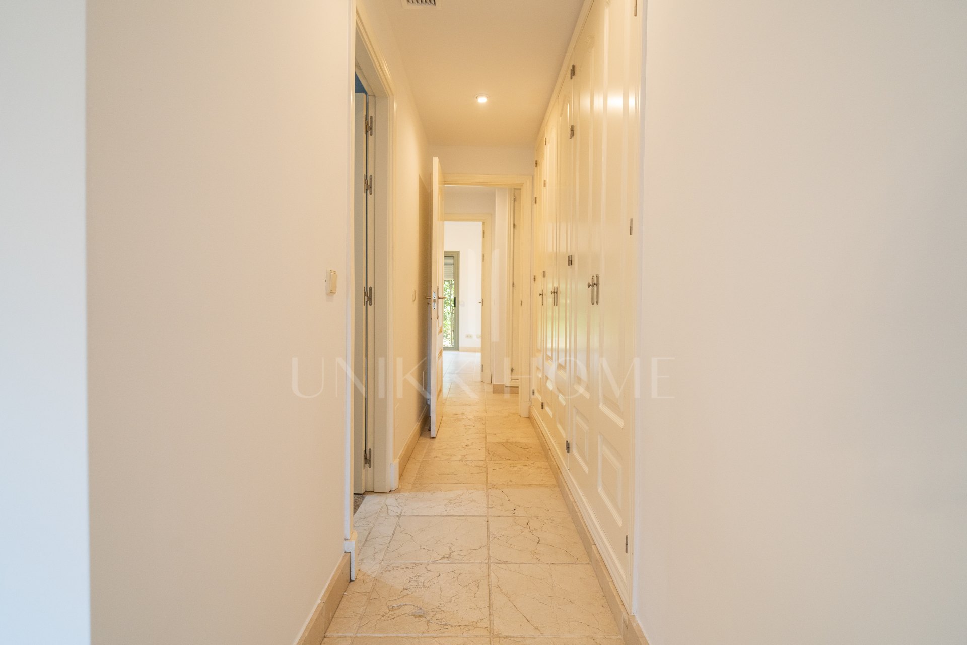 GROUND FLOOR WITH PRIVATE GARDEN IN FRONT OF BENATALAYA SCHOOL