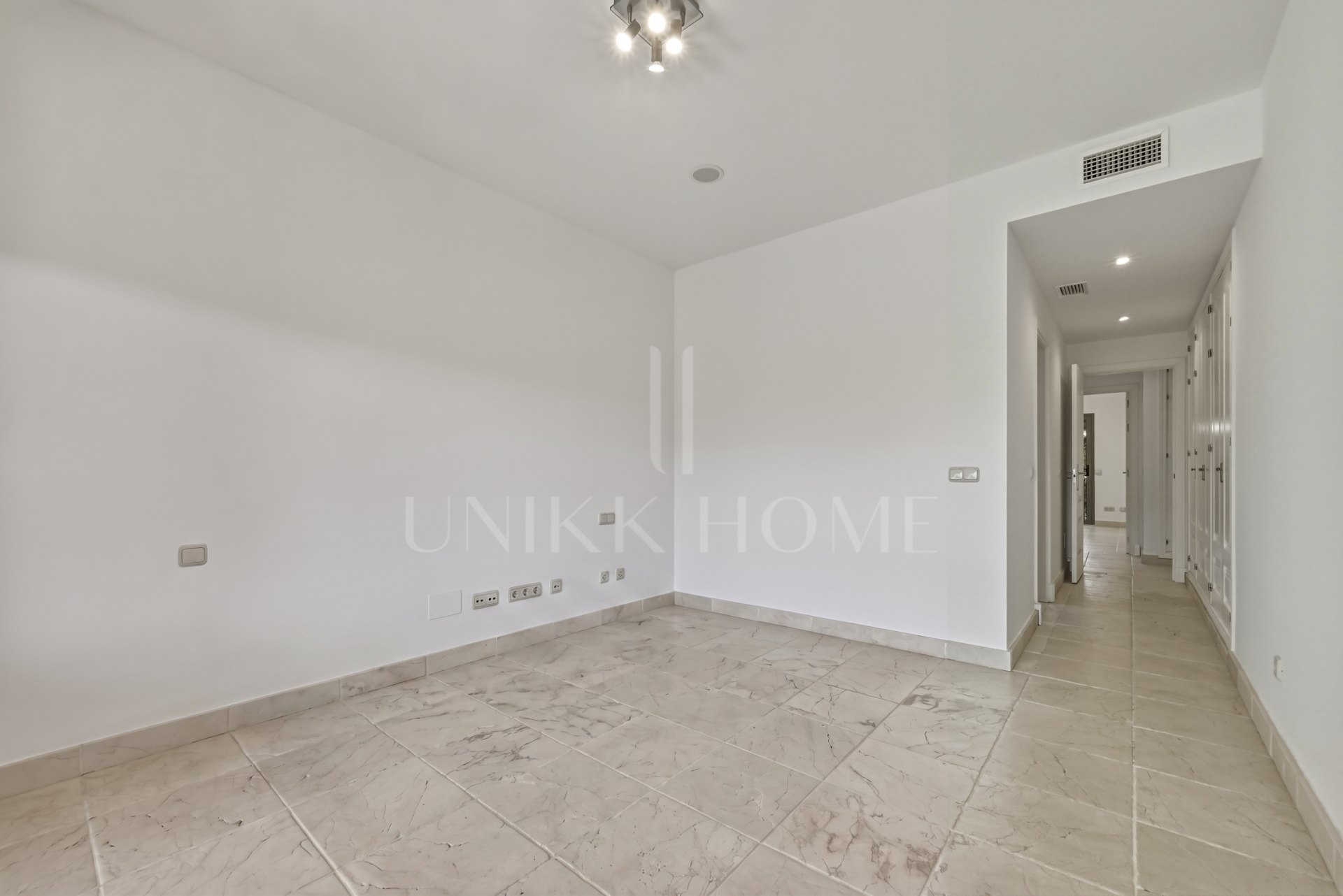 GROUND FLOOR WITH PRIVATE GARDEN IN FRONT OF BENATALAYA SCHOOL