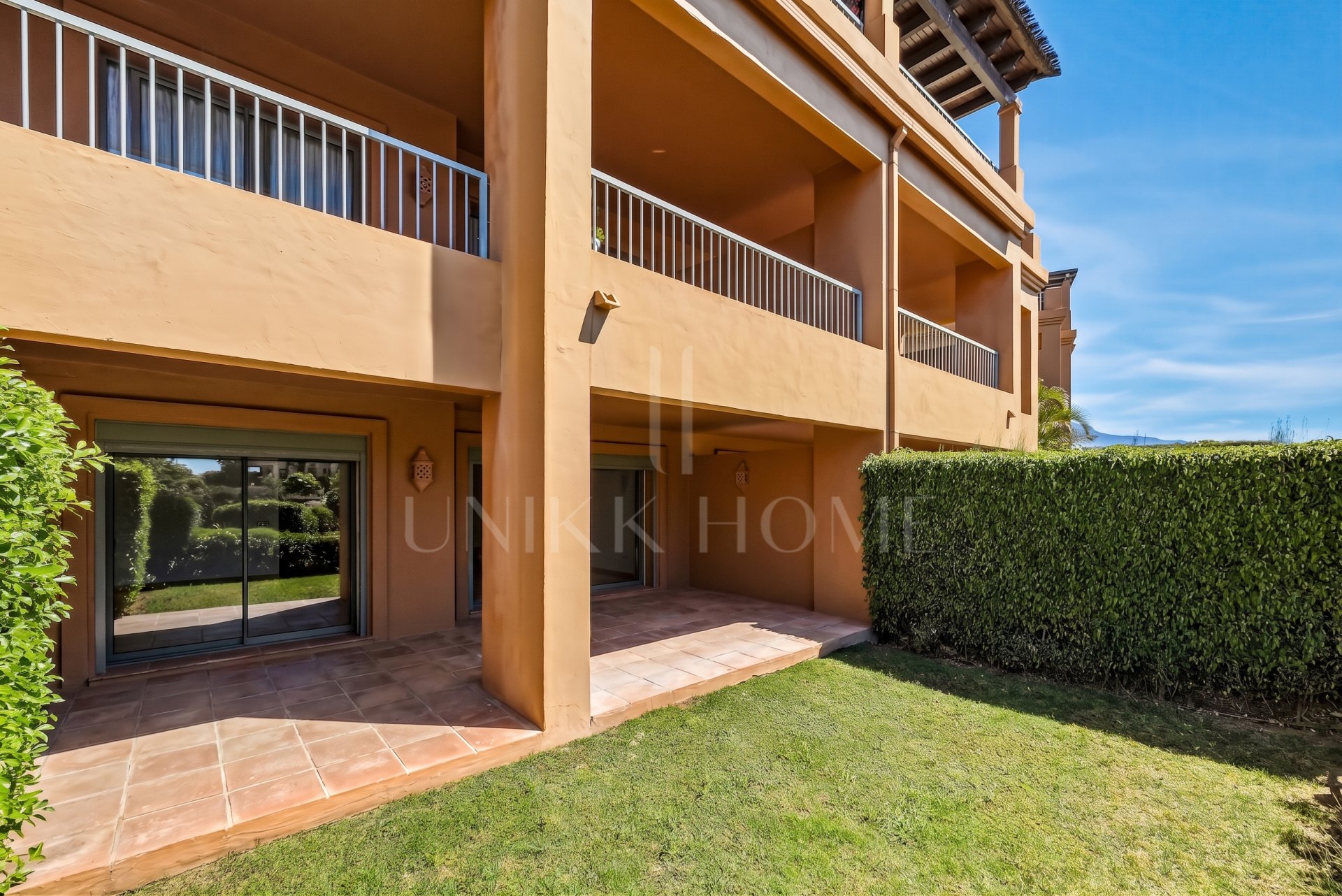 GROUND FLOOR WITH PRIVATE GARDEN IN FRONT OF BENATALAYA SCHOOL