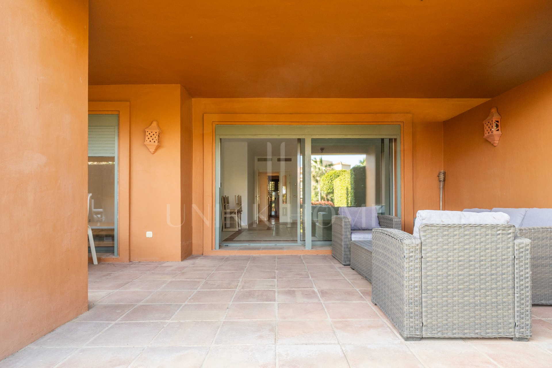 GROUND FLOOR WITH PRIVATE GARDEN IN FRONT OF BENATALAYA SCHOOL