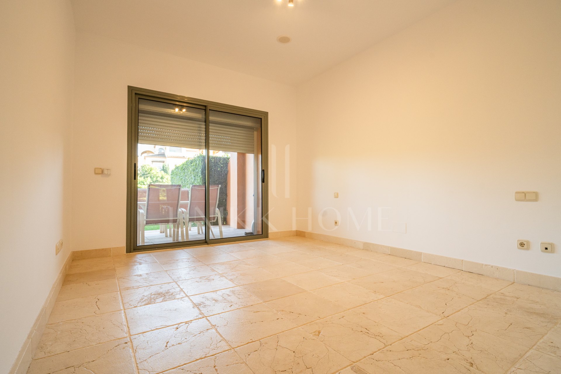 GROUND FLOOR WITH PRIVATE GARDEN IN FRONT OF BENATALAYA SCHOOL