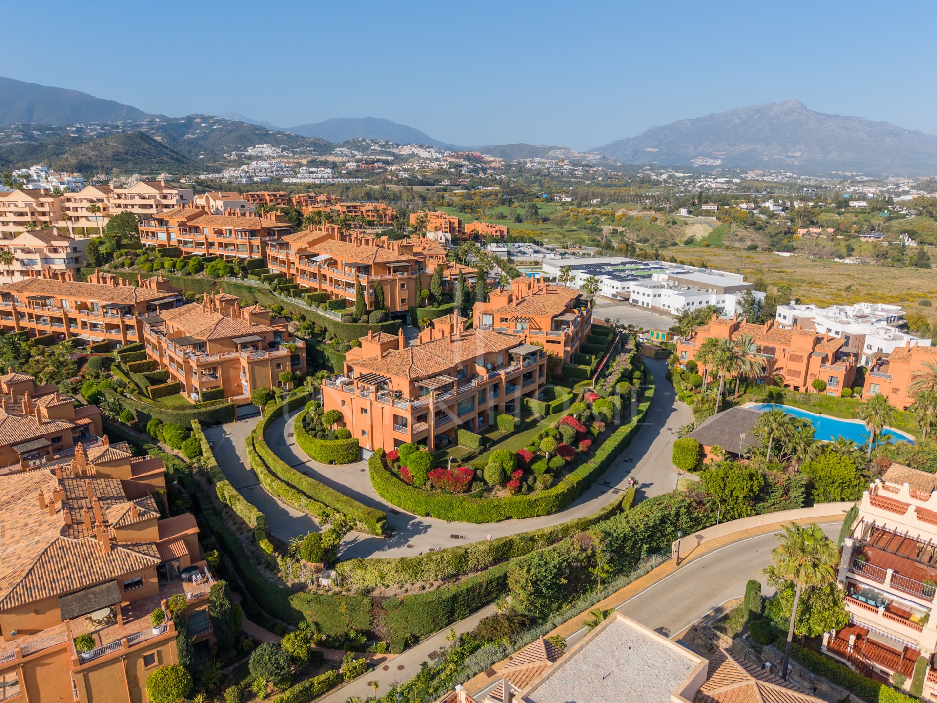 GROUND FLOOR WITH PRIVATE GARDEN IN FRONT OF BENATALAYA SCHOOL