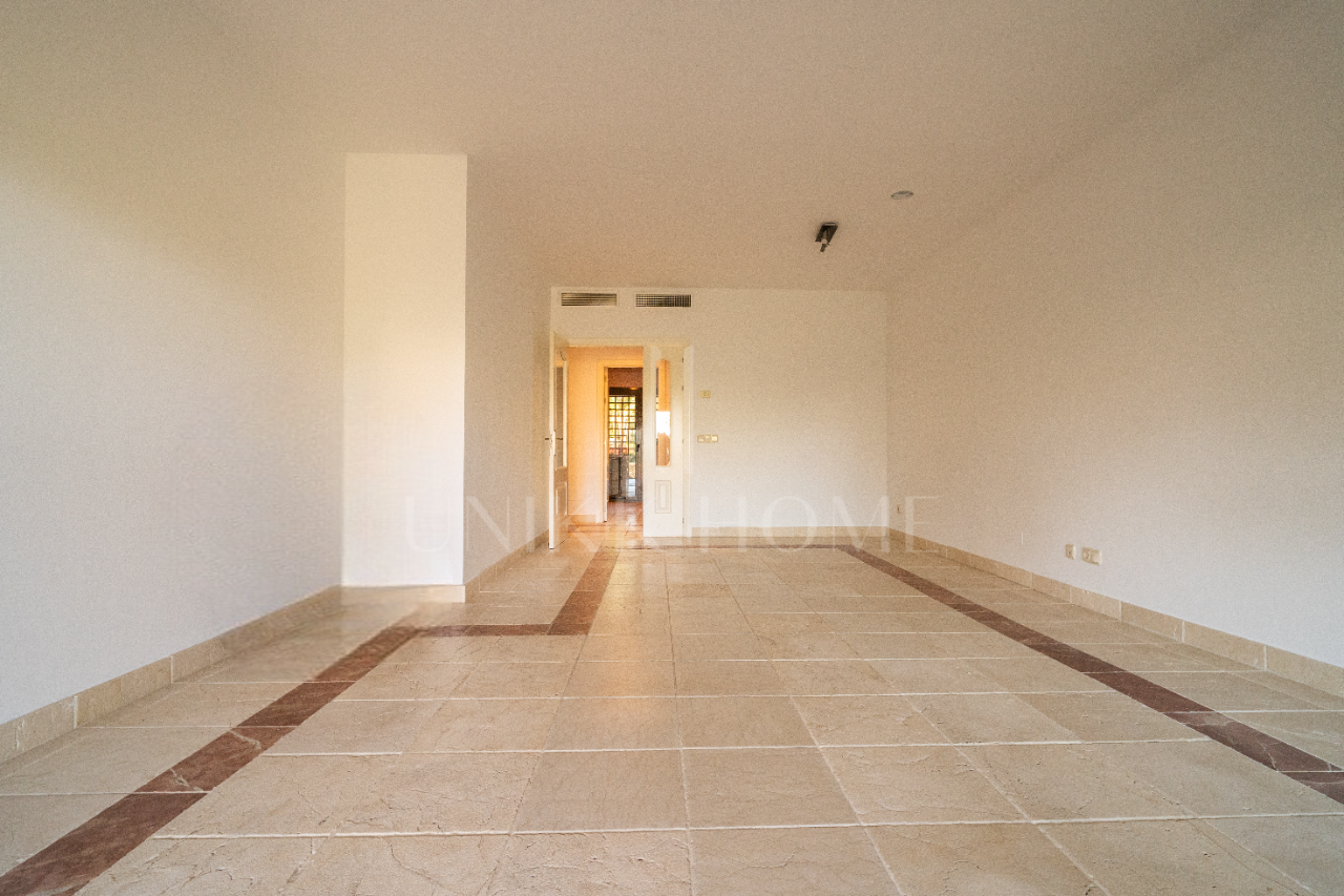 GROUND FLOOR WITH PRIVATE GARDEN IN FRONT OF BENATALAYA SCHOOL