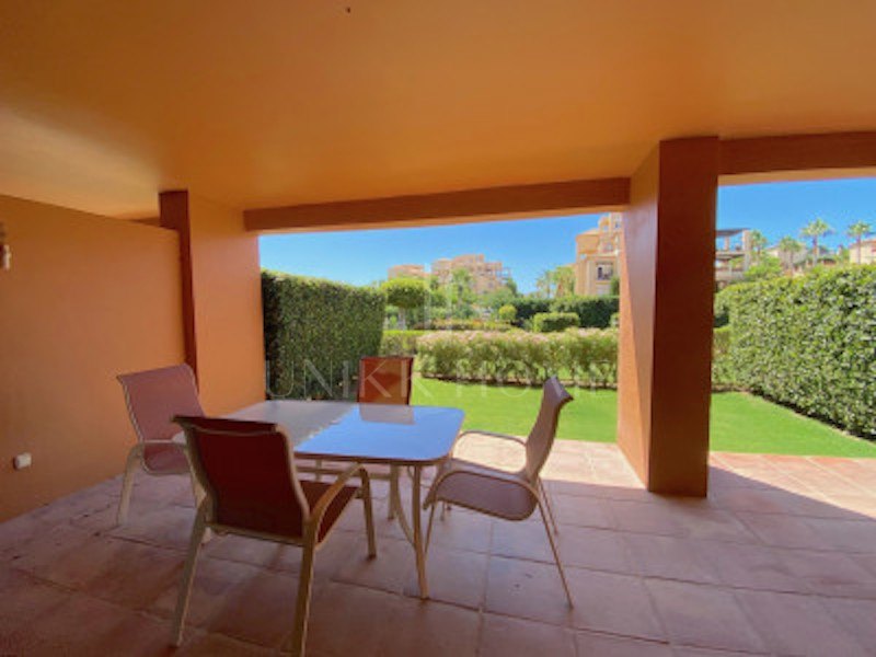 GROUND FLOOR WITH PRIVATE GARDEN IN FRONT OF BENATALAYA SCHOOL