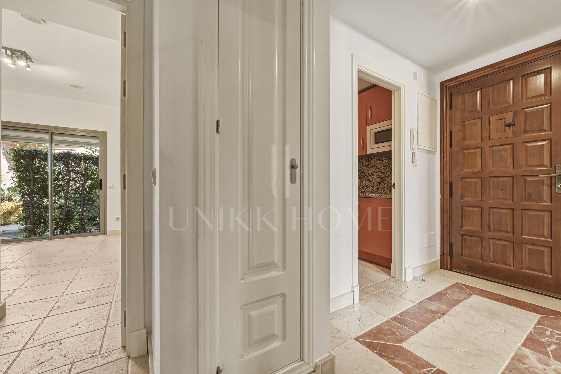 GROUND FLOOR WITH PRIVATE GARDEN IN FRONT OF BENATALAYA SCHOOL