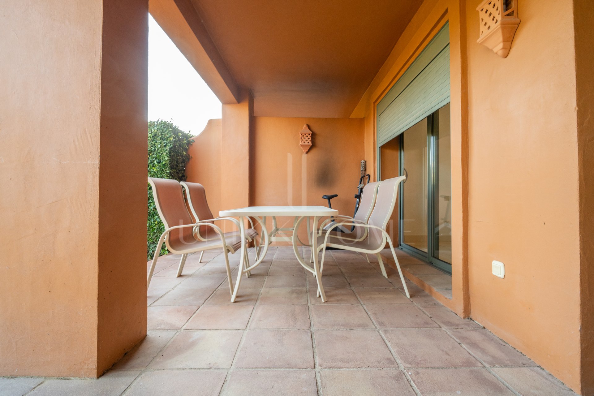 GROUND FLOOR WITH PRIVATE GARDEN IN FRONT OF BENATALAYA SCHOOL