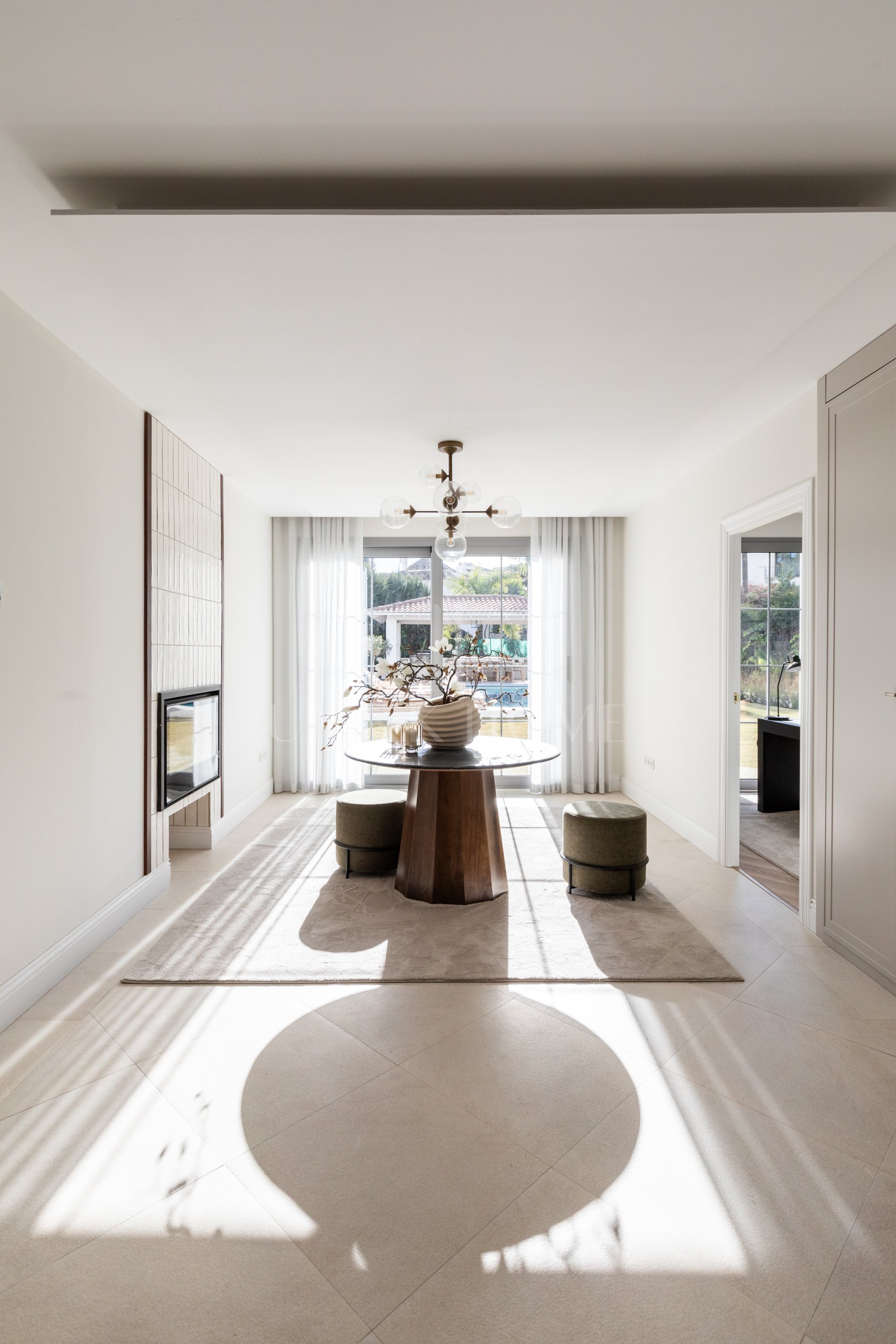 Elegante Villa Contemporánea en Los Arqueros, Benahavís