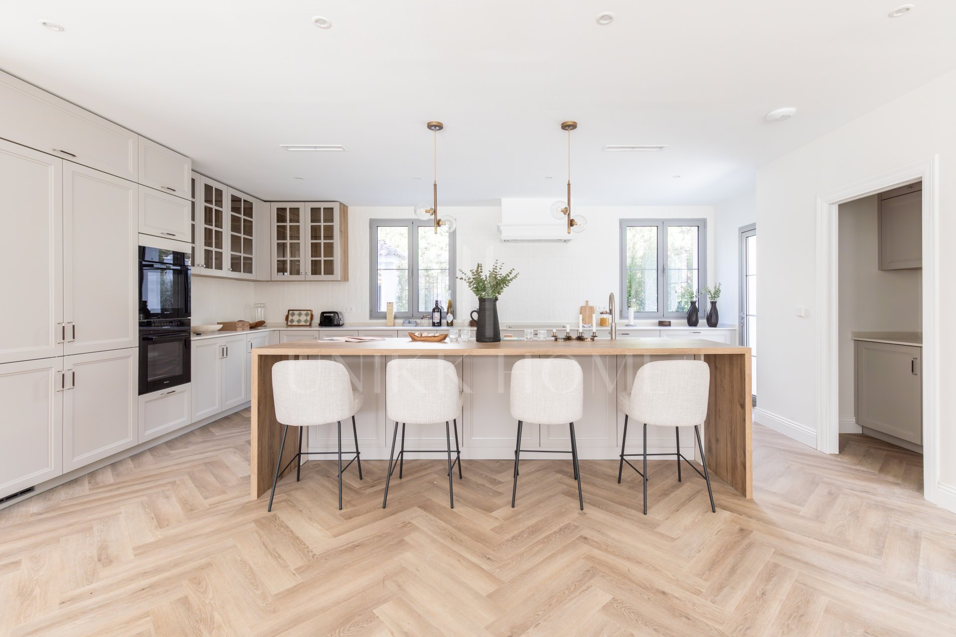 Elegante Villa Contemporánea en Los Arqueros, Benahavís