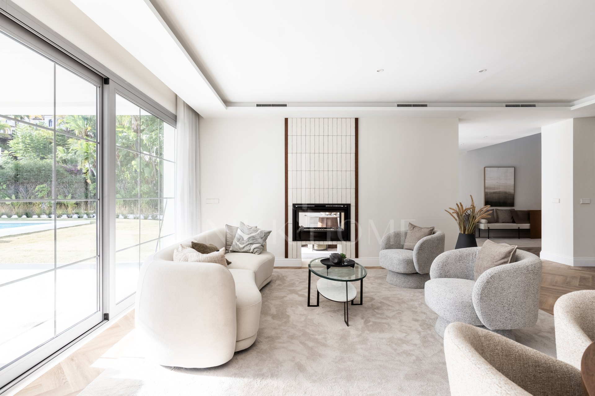 Elegante Villa Contemporánea en Los Arqueros, Benahavís