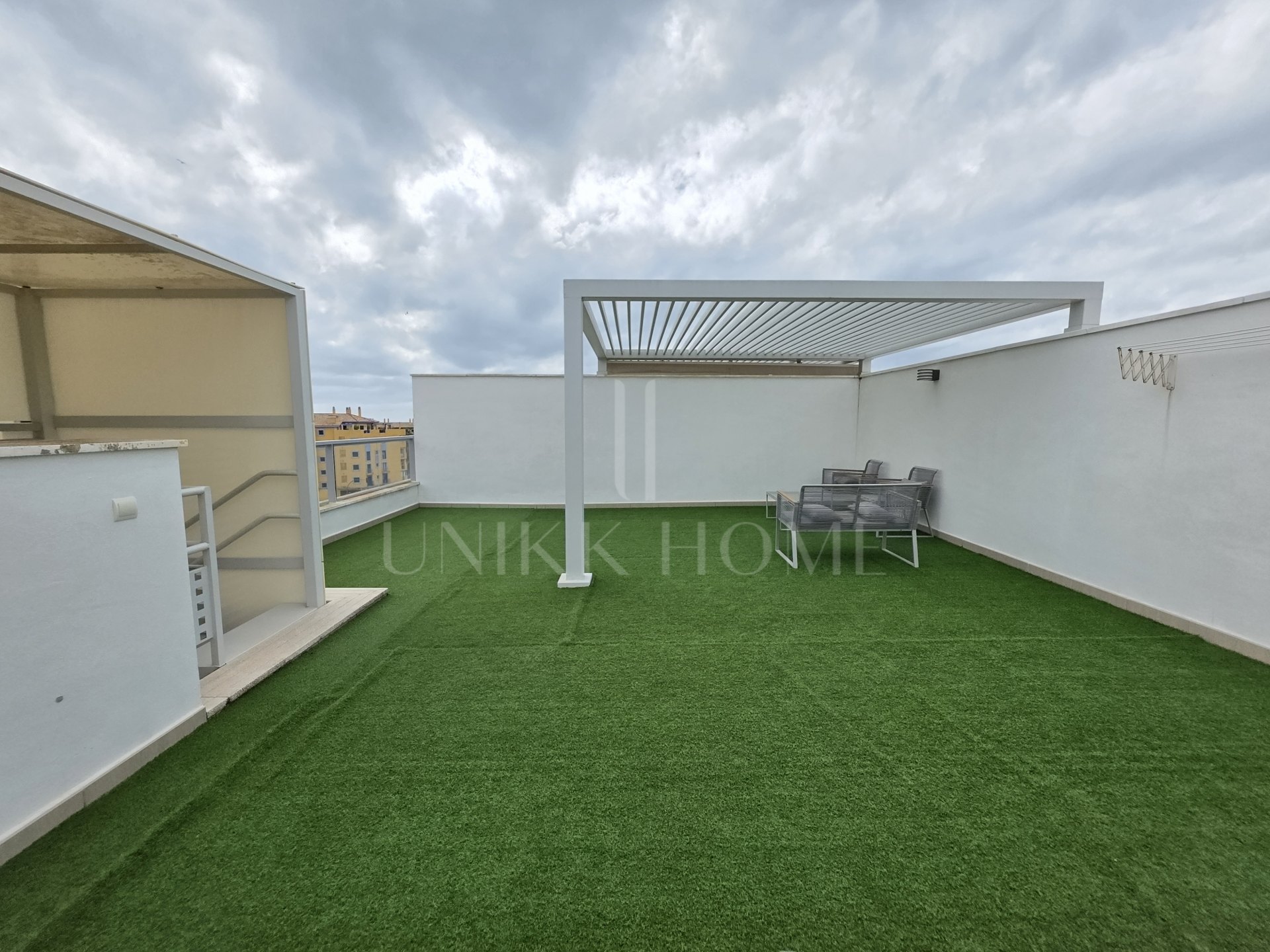 Ático Dúplex en Venta en San Pedro Playa con Gran Solárium y Parking