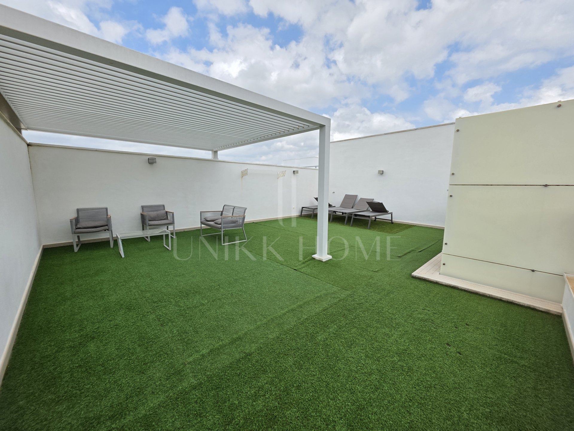 Ático Dúplex en Venta en San Pedro Playa con Gran Solárium y Parking