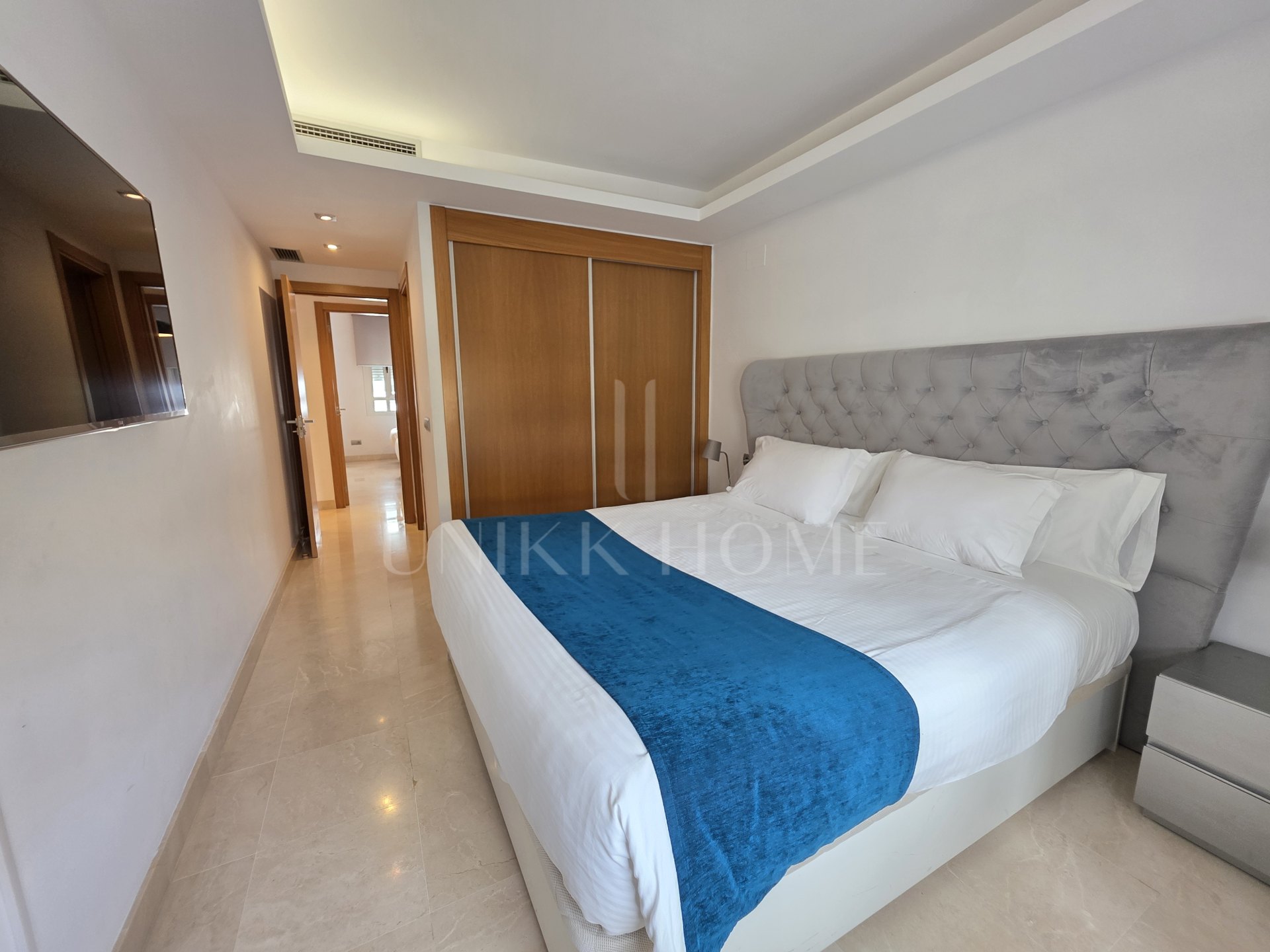 Ático Dúplex en Venta en San Pedro Playa con Gran Solárium y Parking