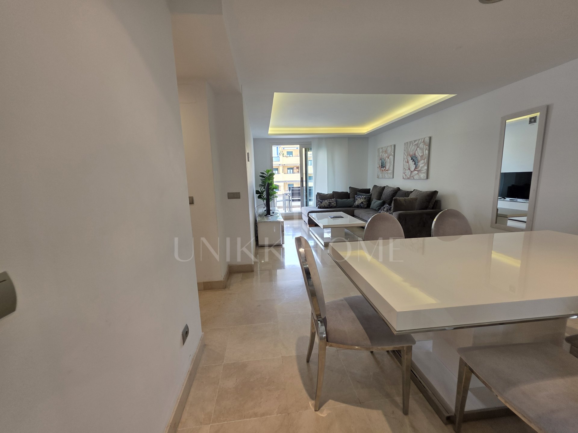 Ático Dúplex en Venta en San Pedro Playa con Gran Solárium y Parking