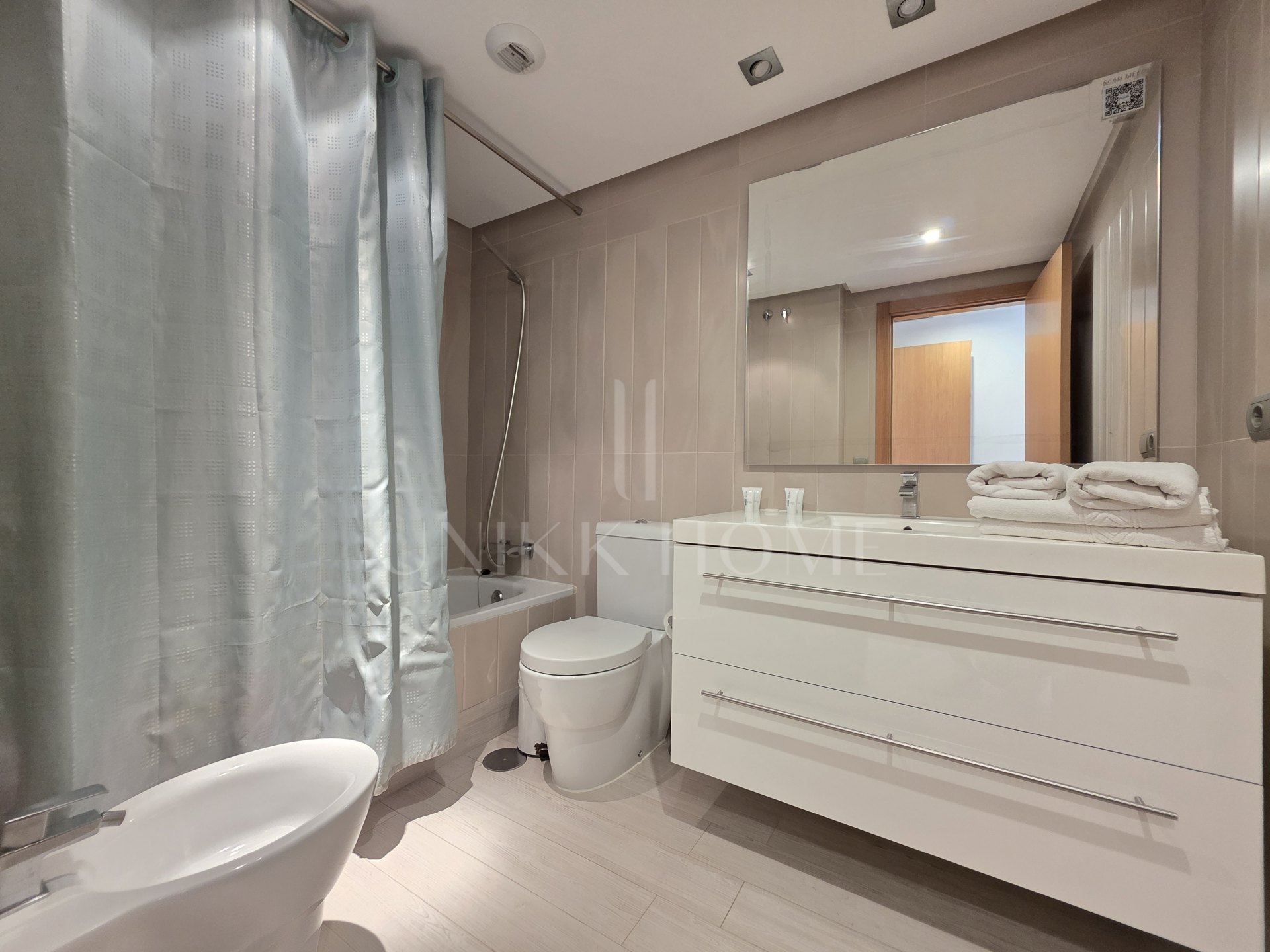 Ático Dúplex en Venta en San Pedro Playa con Gran Solárium y Parking