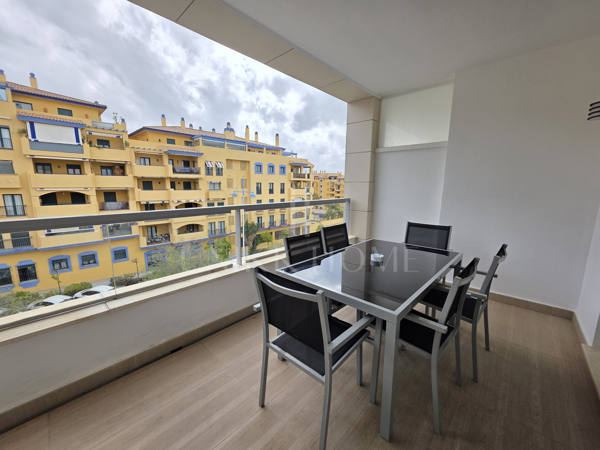 Ático Dúplex en Venta en San Pedro Playa con Gran Solárium y Parking