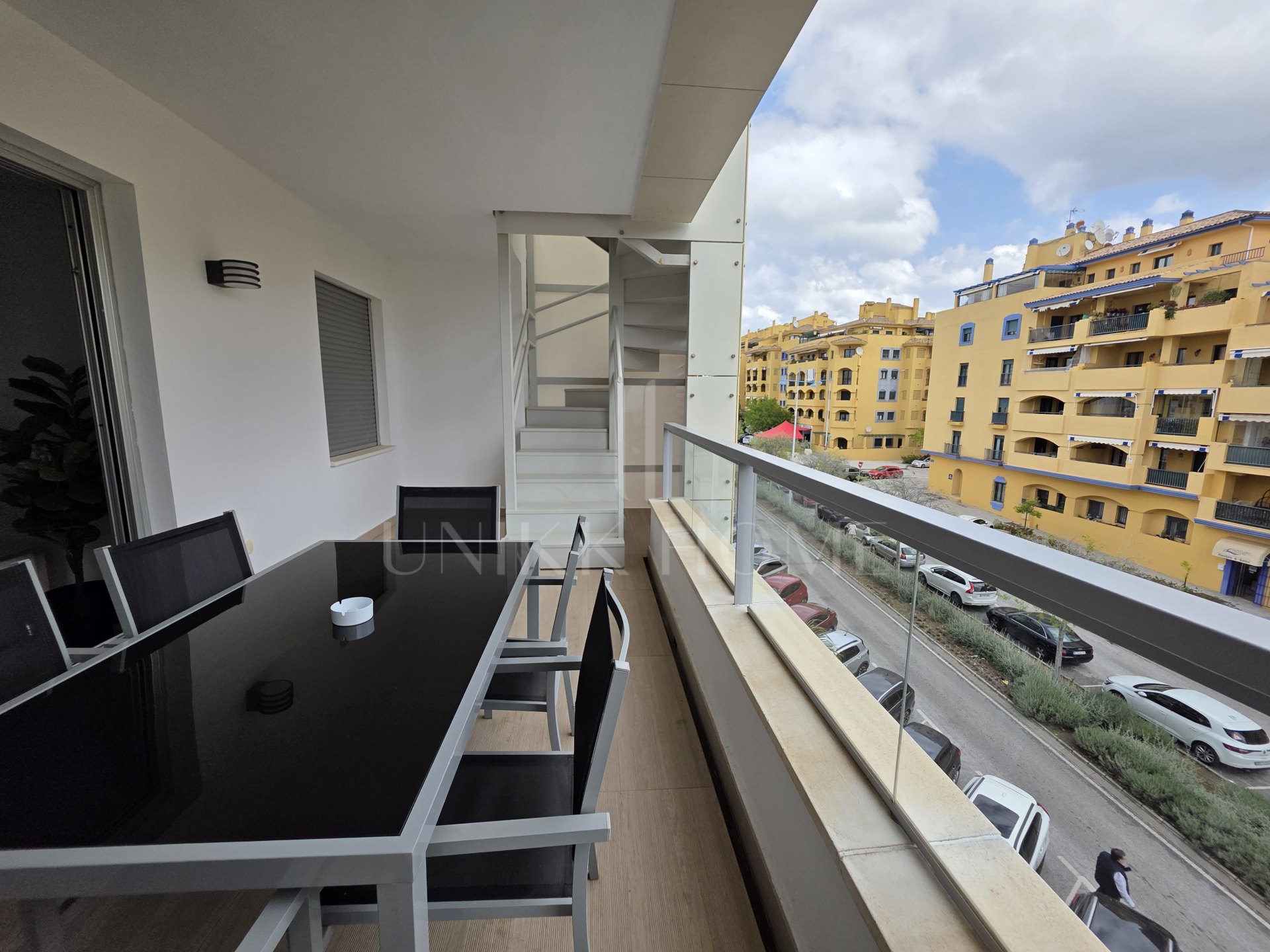 Ático Dúplex en Venta en San Pedro Playa con Gran Solárium y Parking