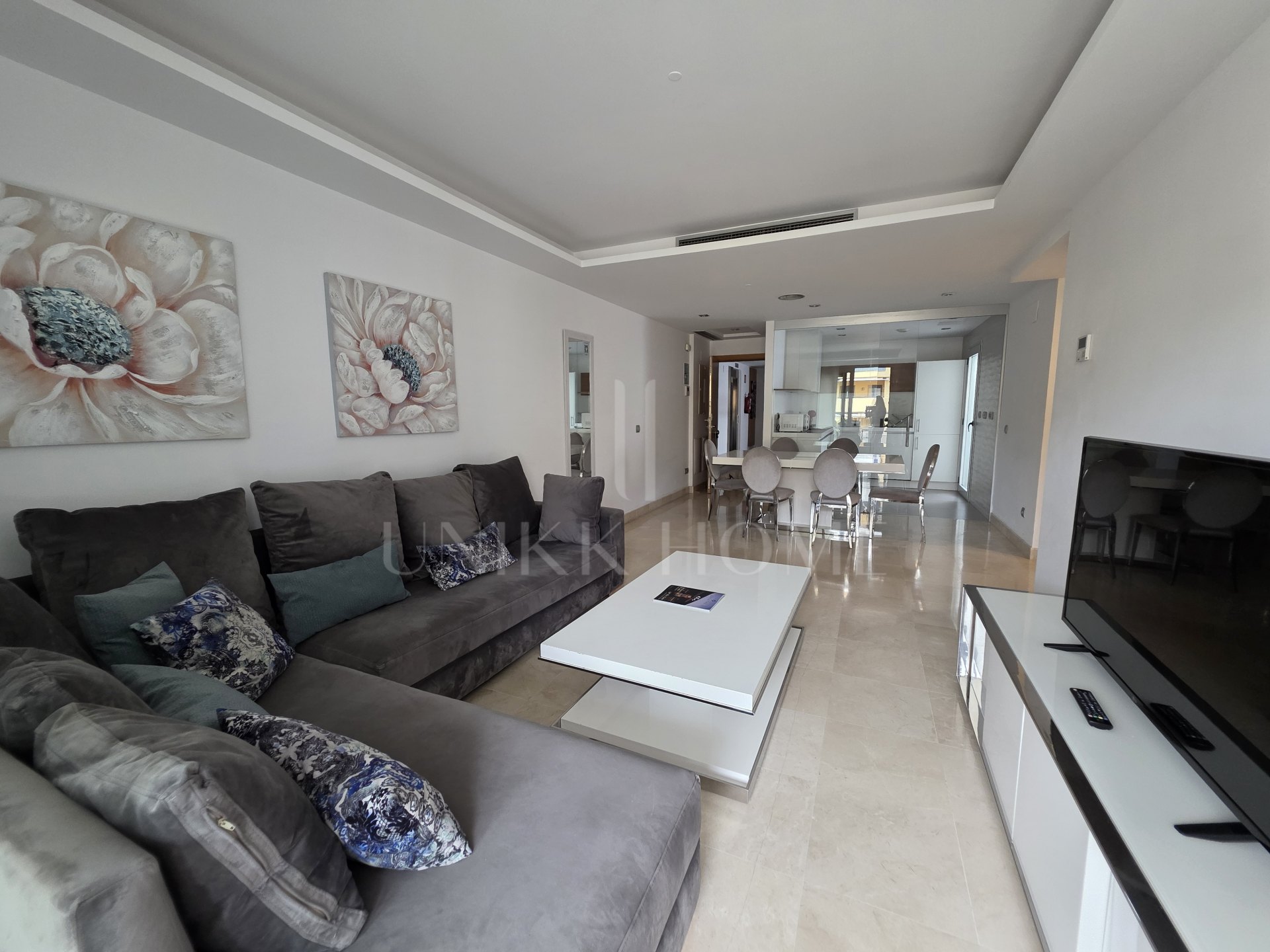 Ático Dúplex en Venta en San Pedro Playa con Gran Solárium y Parking