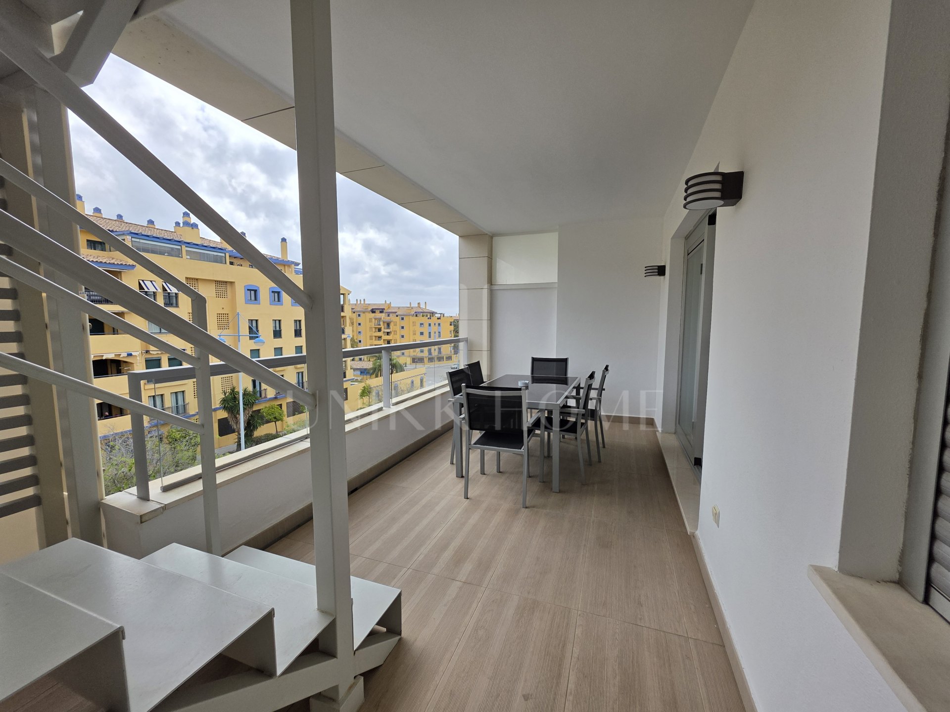 Ático Dúplex en Venta en San Pedro Playa con Gran Solárium y Parking