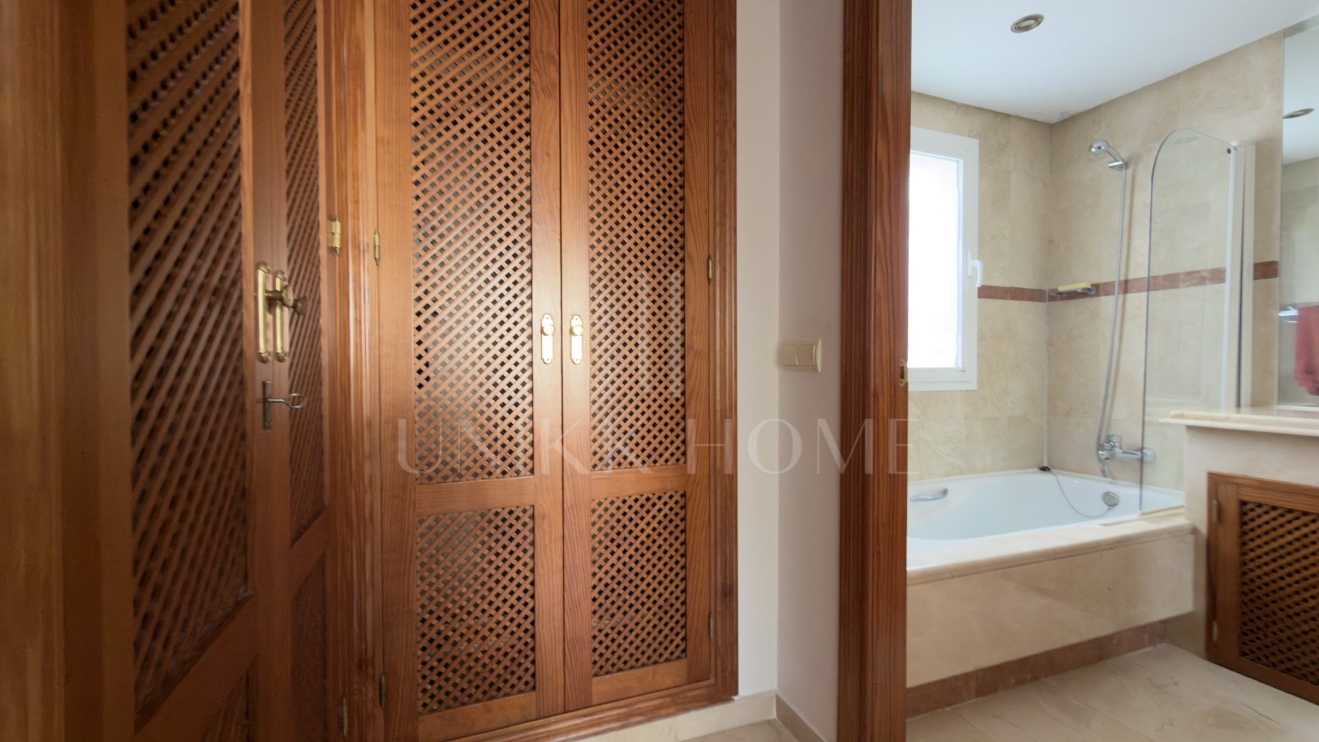 BEACHFRONT OPPORTUNITY. EXCLUSIVE COSTALITA AREA