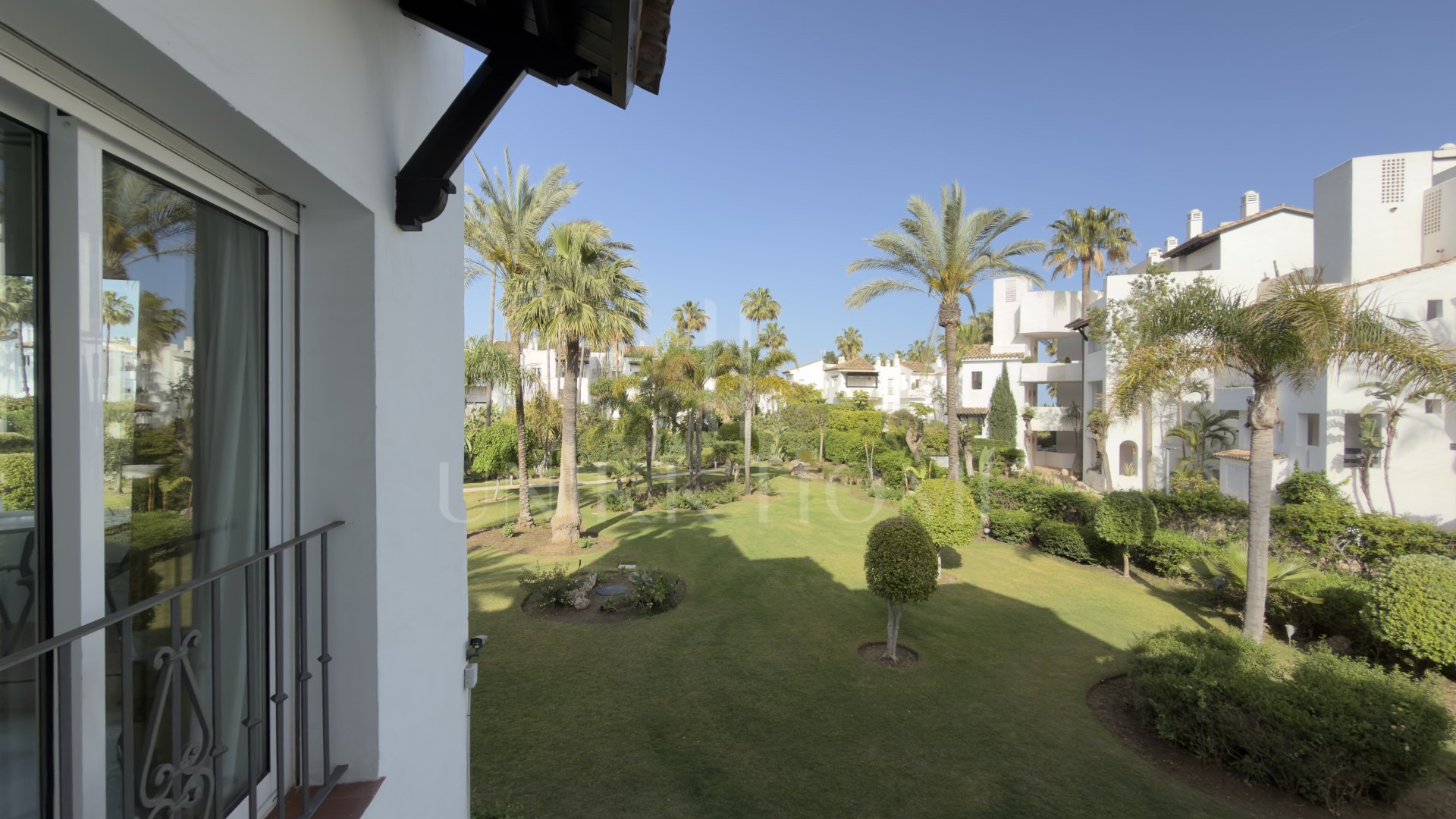 BEACHFRONT OPPORTUNITY. EXCLUSIVE COSTALITA AREA