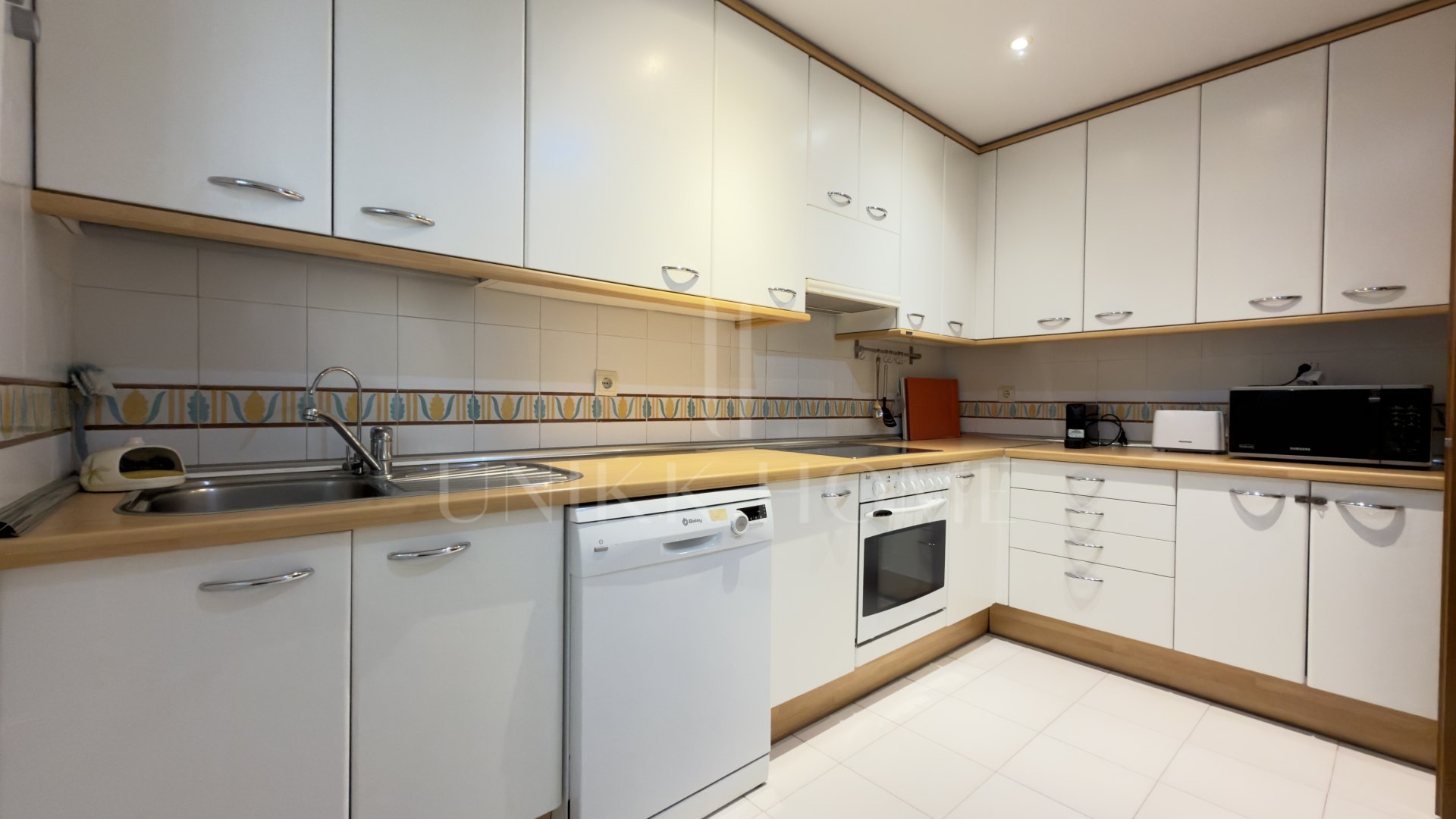 BEACHFRONT OPPORTUNITY. EXCLUSIVE COSTALITA AREA