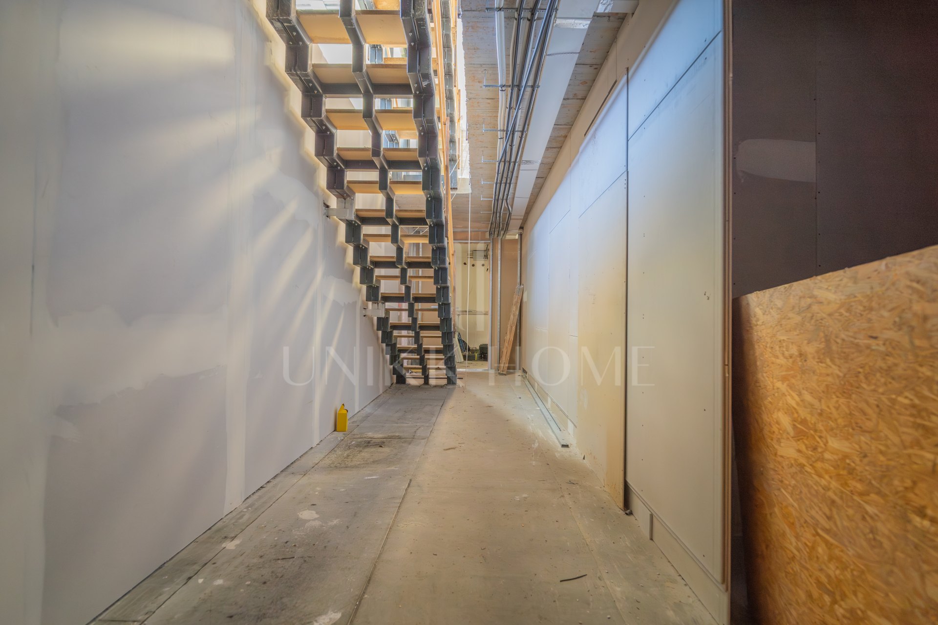 EXCLUSIVE LUXURY CONTEMPORARY VILLA WITH LICENSE – 65% COMPLETED