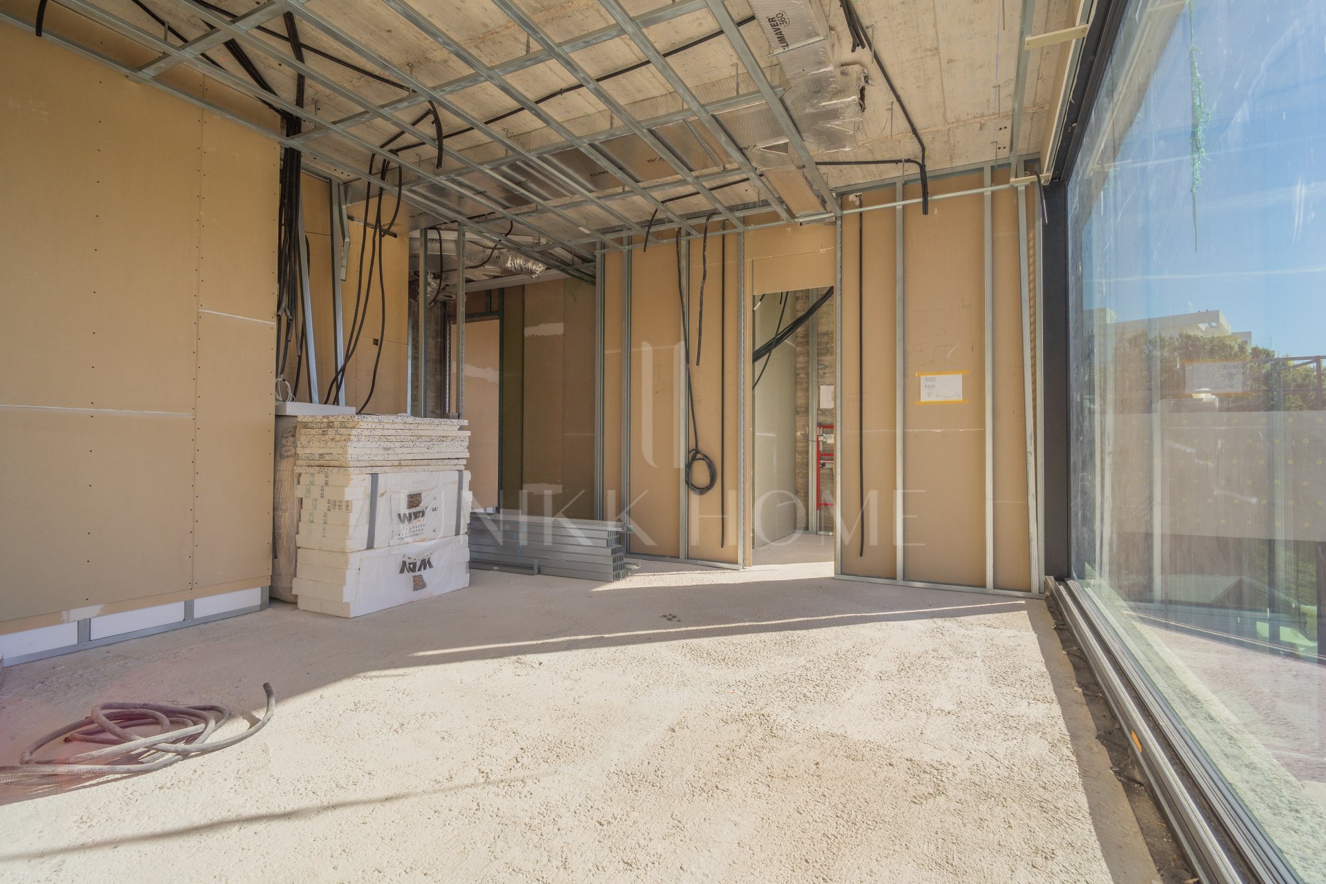 EXCLUSIVE LUXURY CONTEMPORARY VILLA WITH LICENSE – 65% COMPLETED