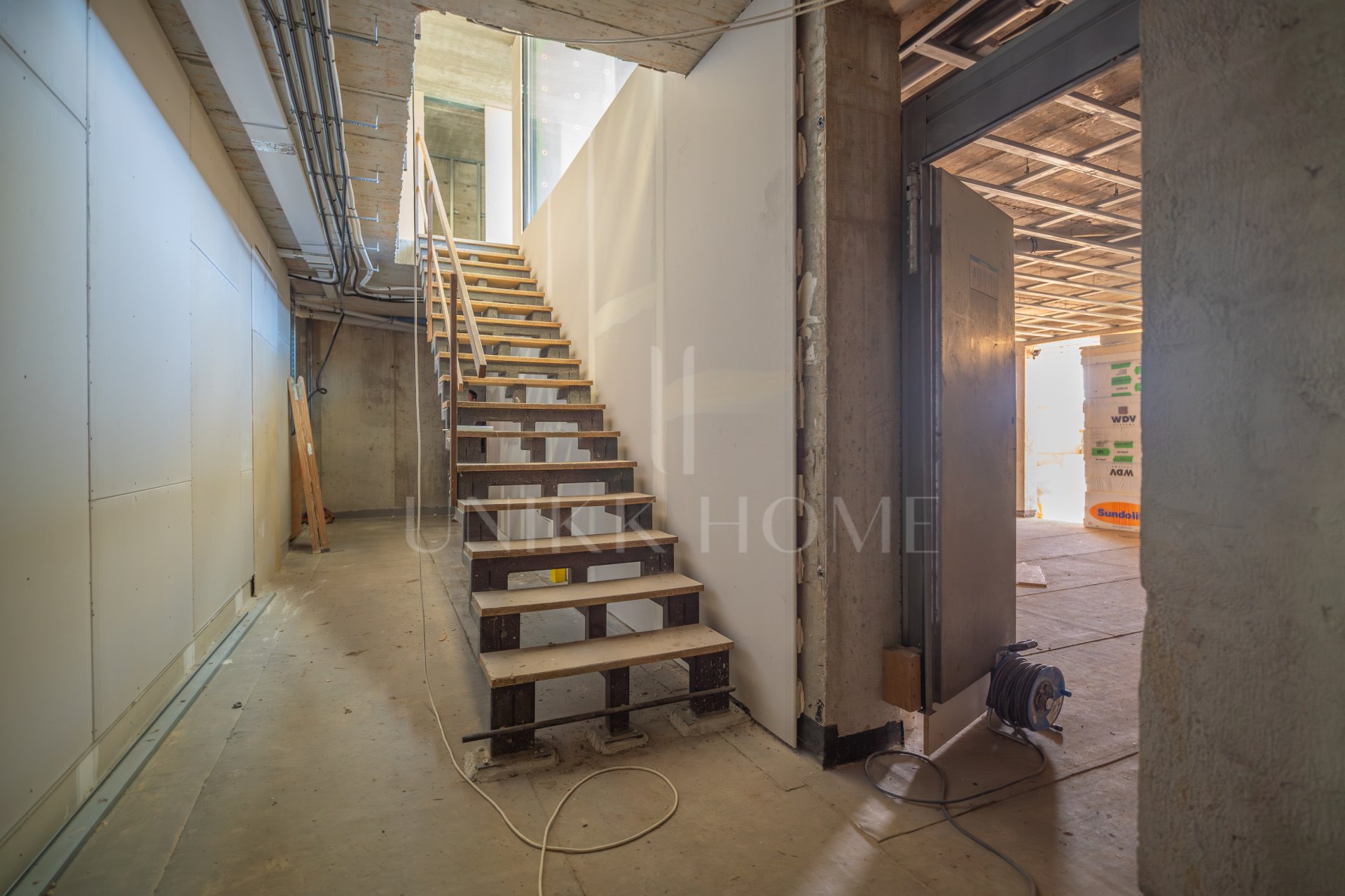 EXCLUSIVE LUXURY CONTEMPORARY VILLA WITH LICENSE – 65% COMPLETED