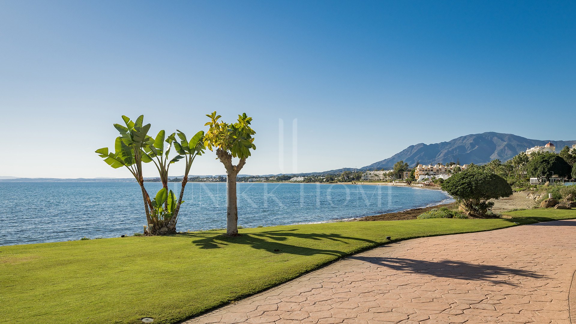 Ático en venta en Cabo Bermejo, Estepona Este