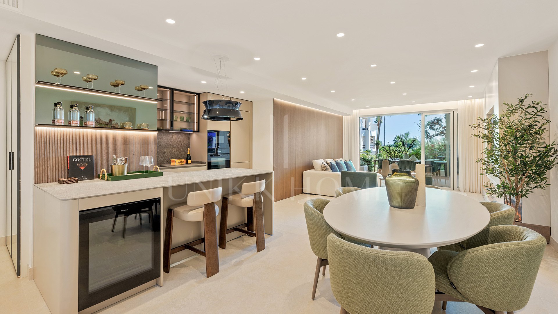 Ground Floor Apartment for sale in Beach Side New Golden Mile, Estepona East