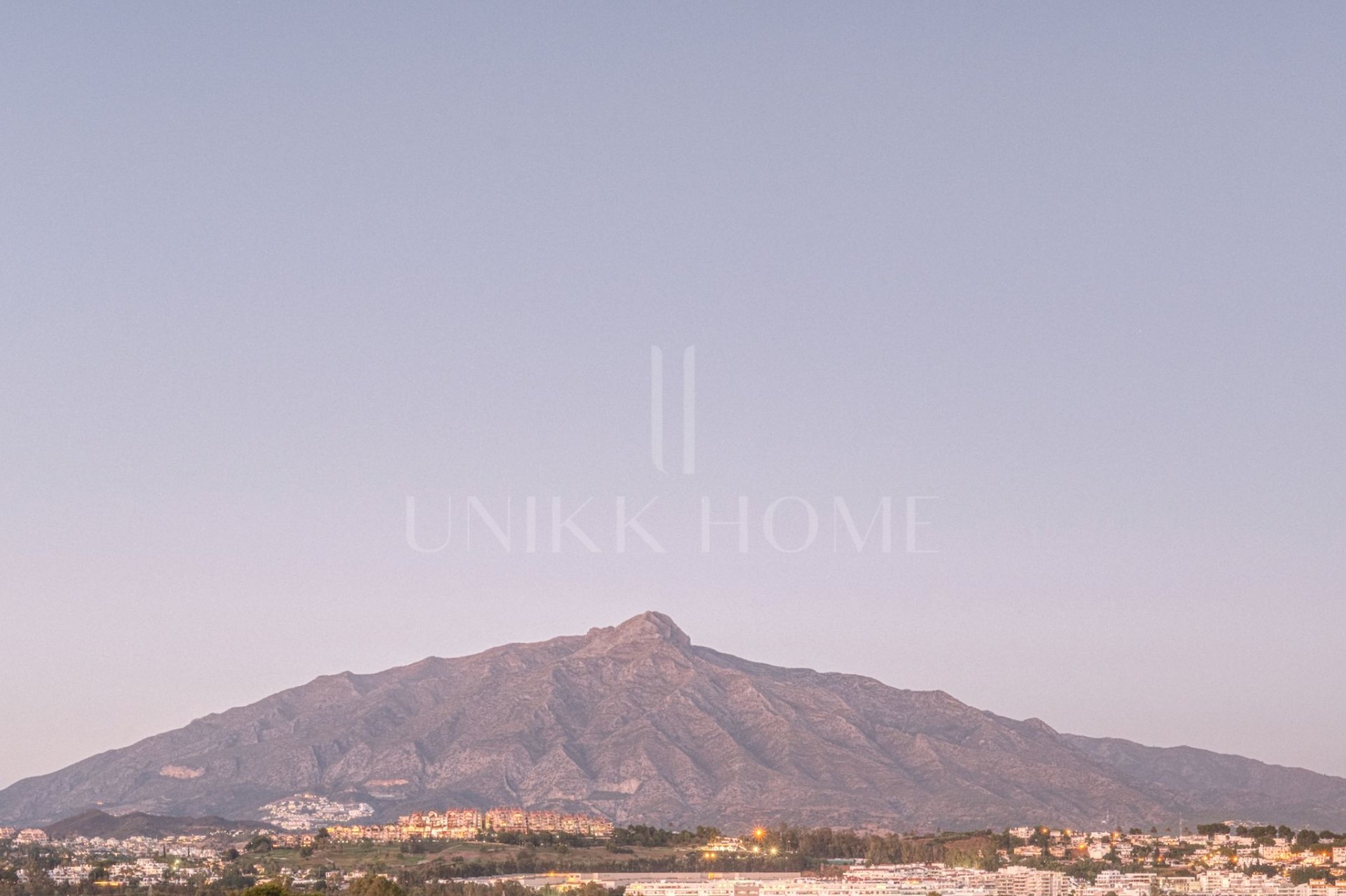 Exclusivo ático con solárium privado de 150 m² en el corazón de San Pedro de Alcántara