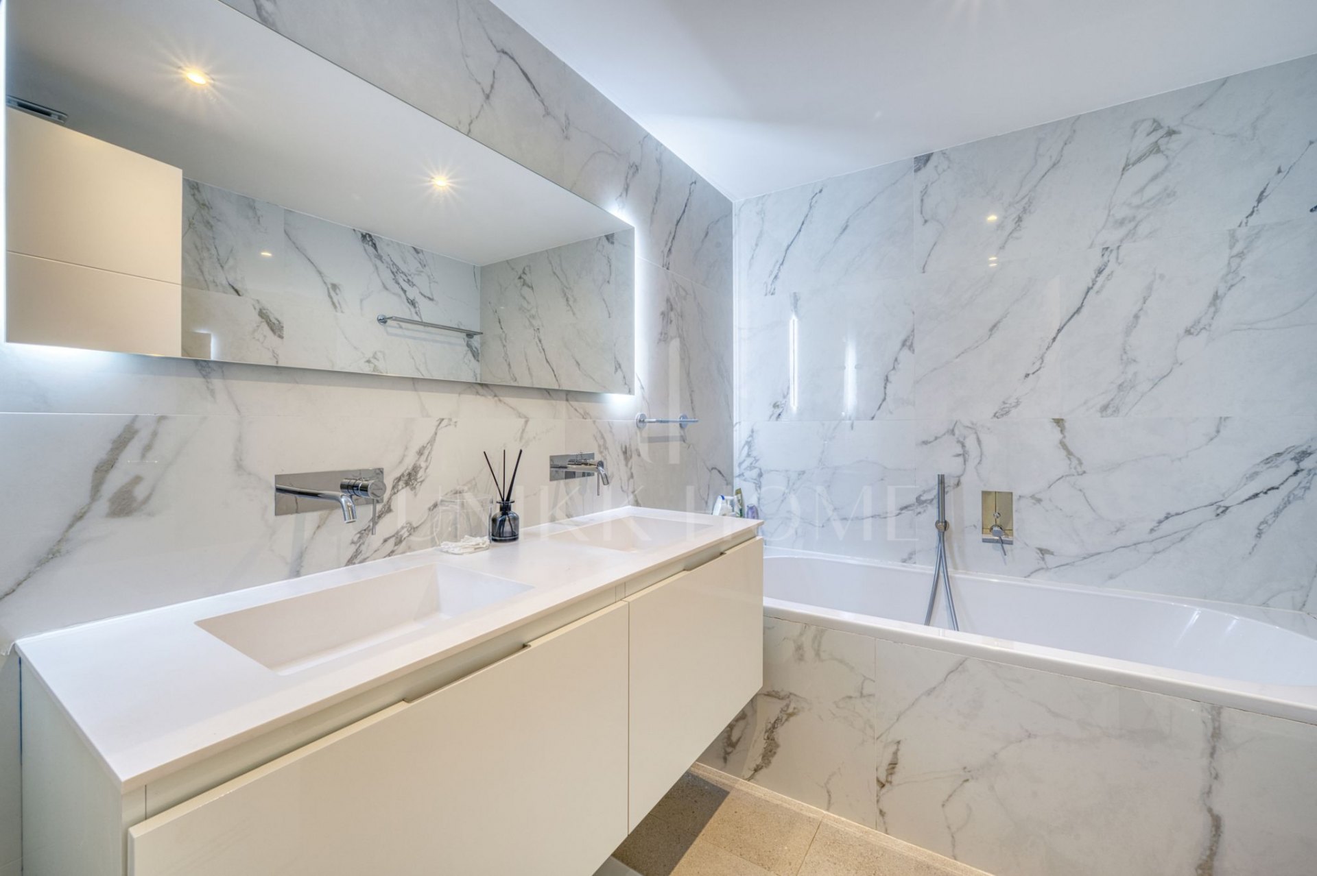 Exclusivo ático con solárium privado de 150 m² en el corazón de San Pedro de Alcántara