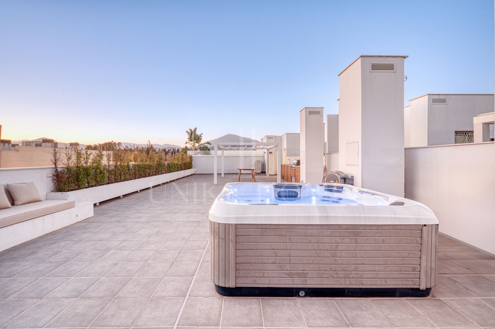 Exclusivo ático con solárium privado de 150 m² en el corazón de San Pedro de Alcántara