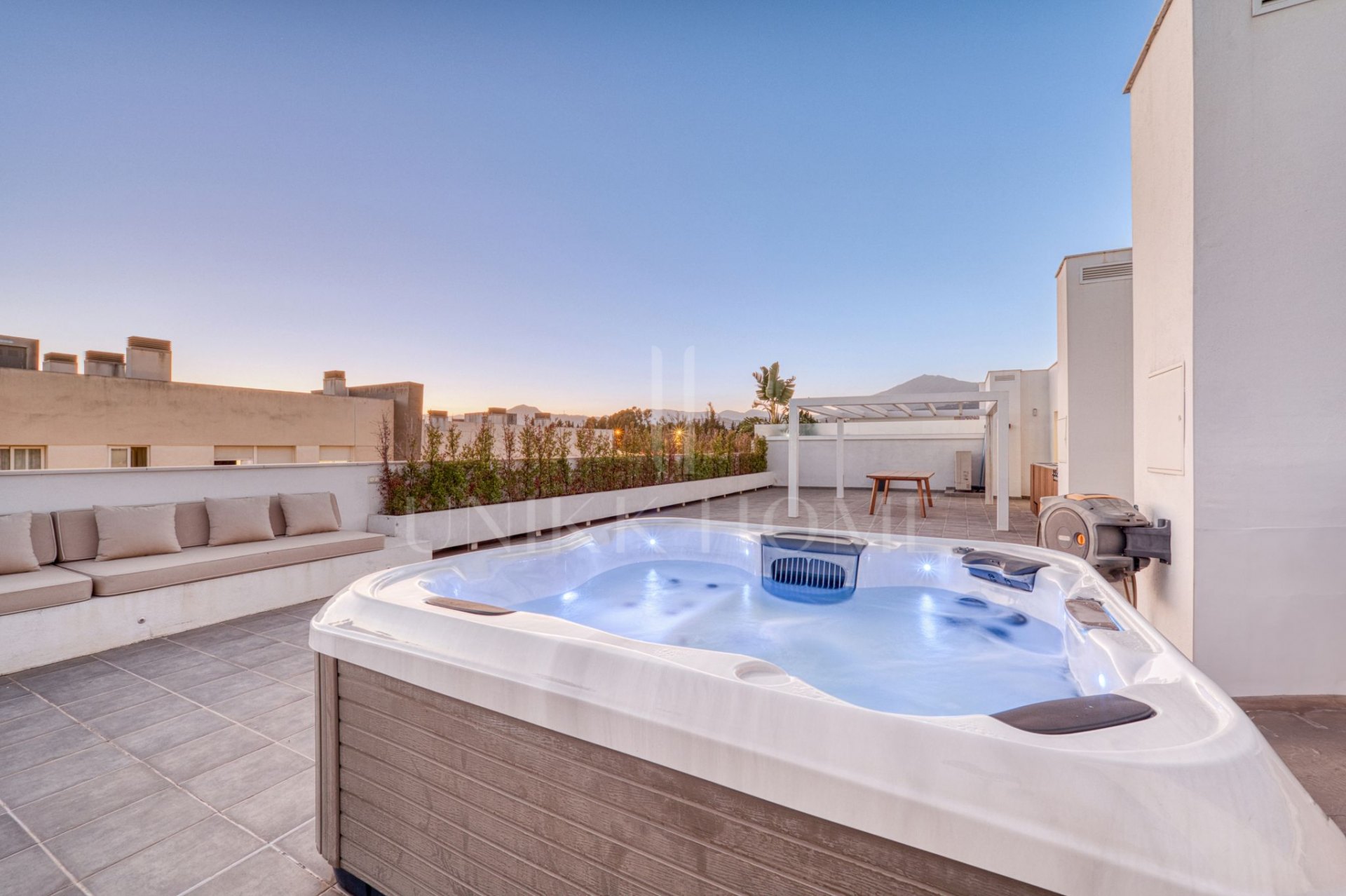 Exclusivo ático con solárium privado de 150 m² en el corazón de San Pedro de Alcántara