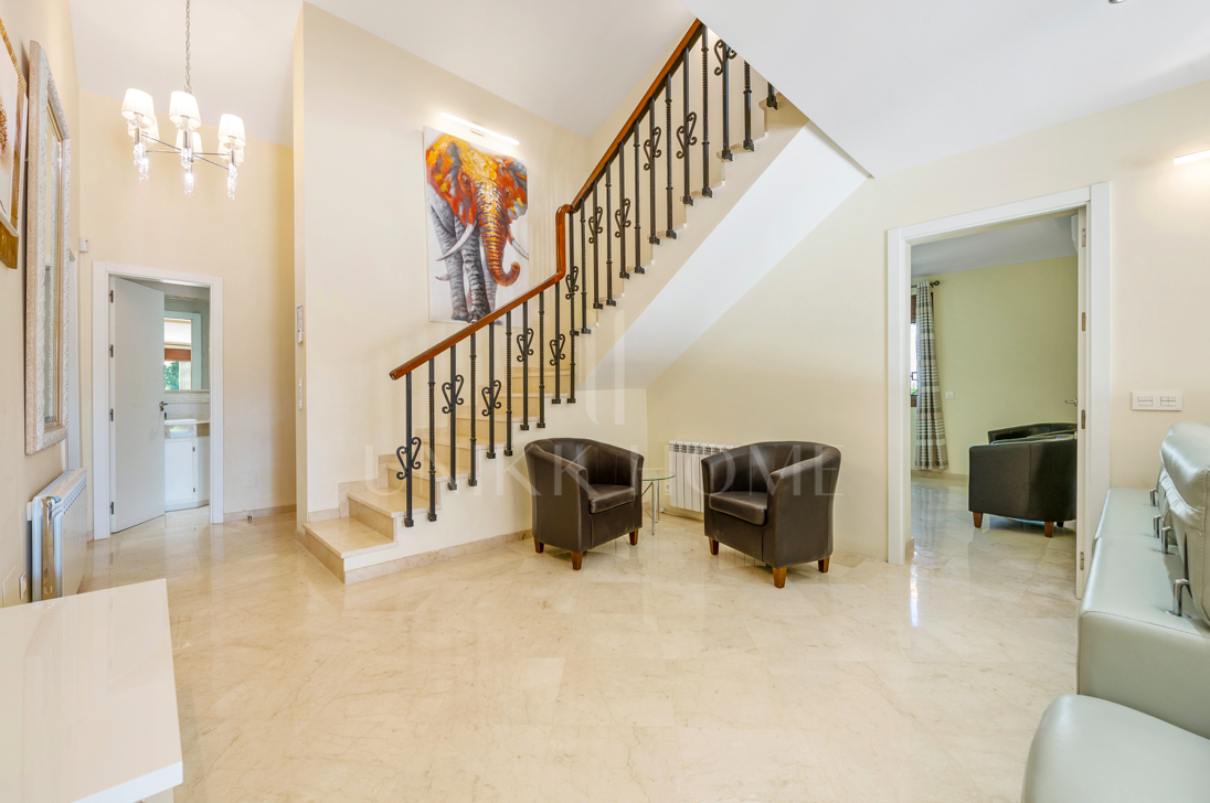 Luxury and Space in Atalaya, Estepona: Exceptional 5-Bedroom Villa for Sale