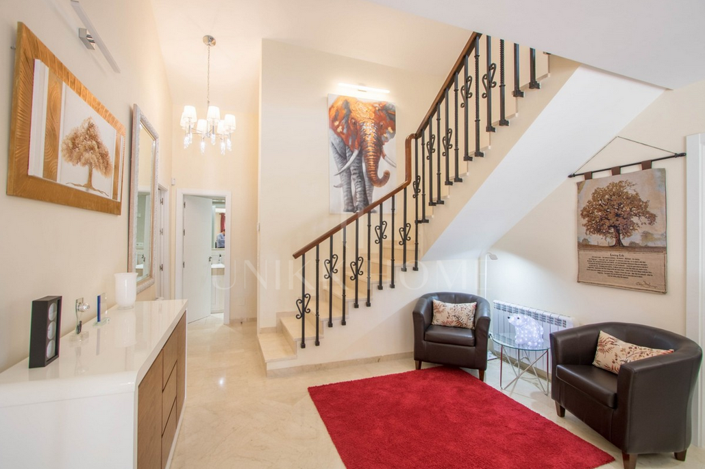 Luxury and Space in Atalaya, Estepona: Exceptional 5-Bedroom Villa for Sale