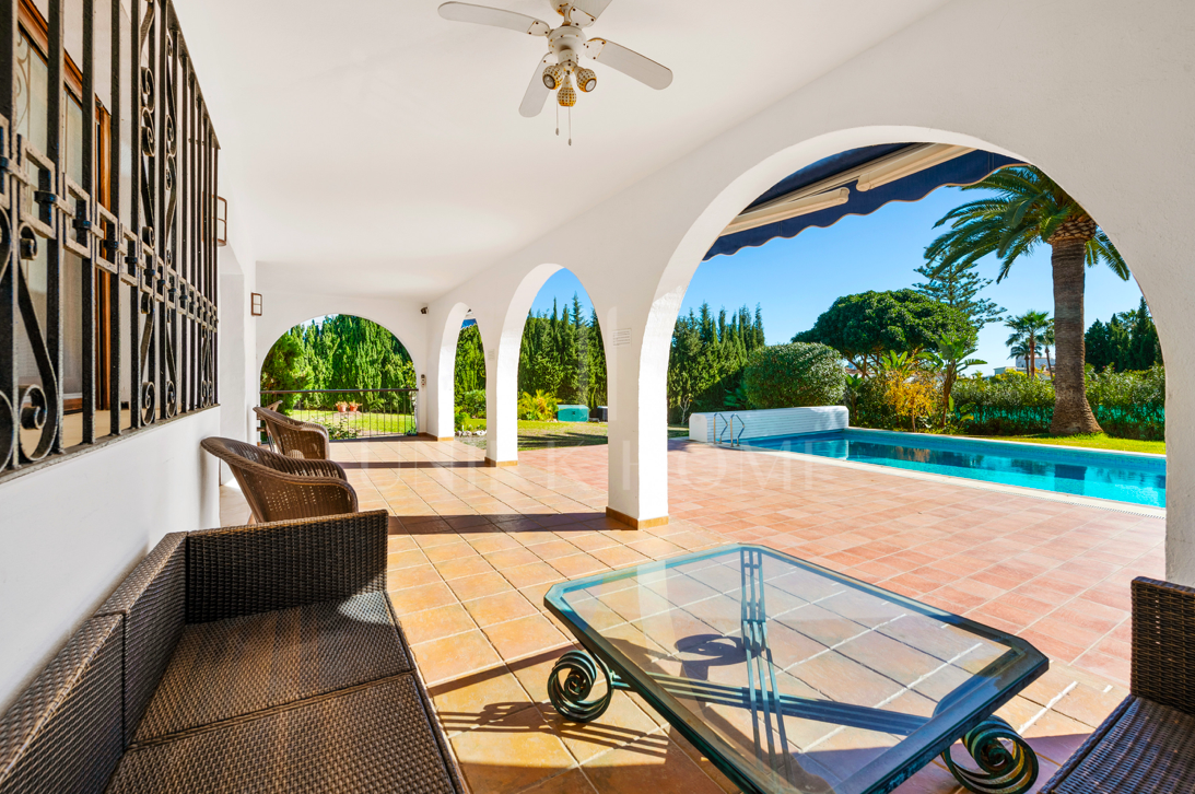 Luxury and Space in Atalaya, Estepona: Exceptional 5-Bedroom Villa for Sale