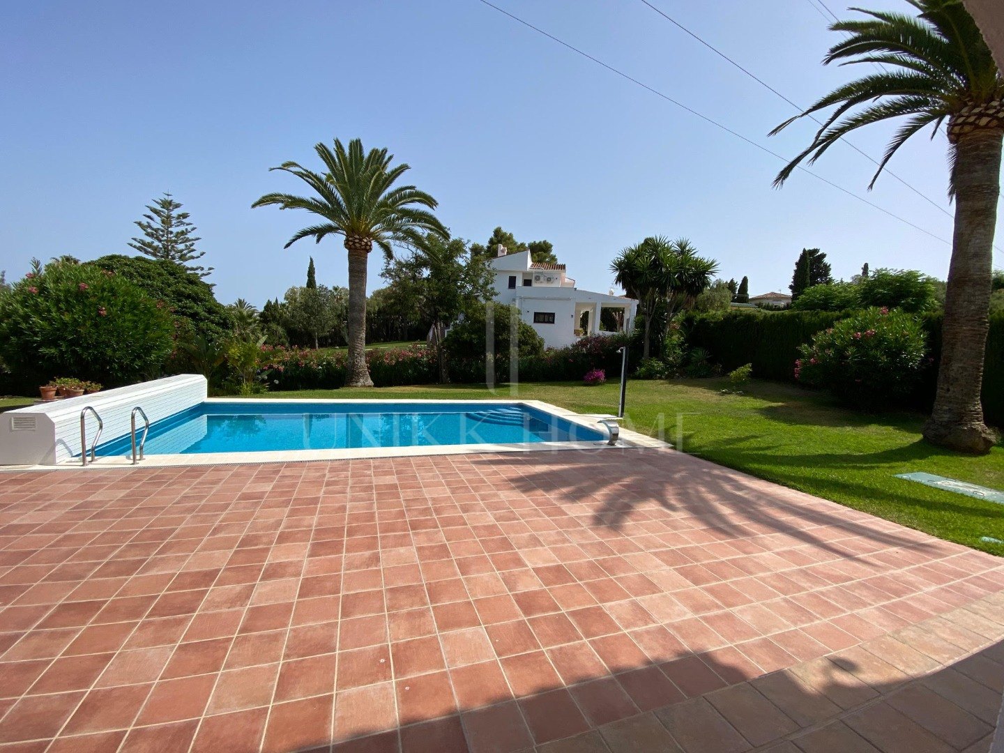 Luxury and Space in Atalaya, Estepona: Exceptional 5-Bedroom Villa for Sale