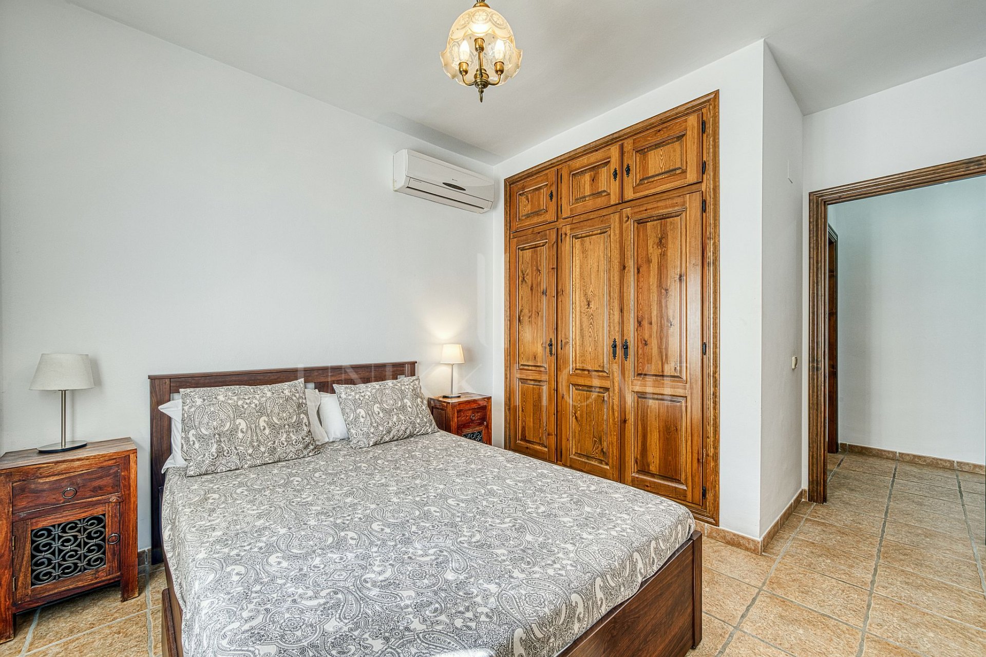 Independent Mediterranean-Style Villa Just 900 m from the Beach – Marbella East