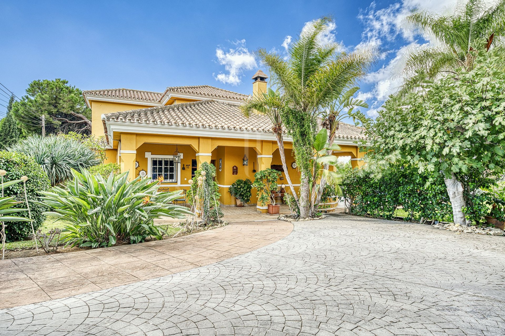 Independent Mediterranean-Style Villa Just 900 m from the Beach – Marbella East