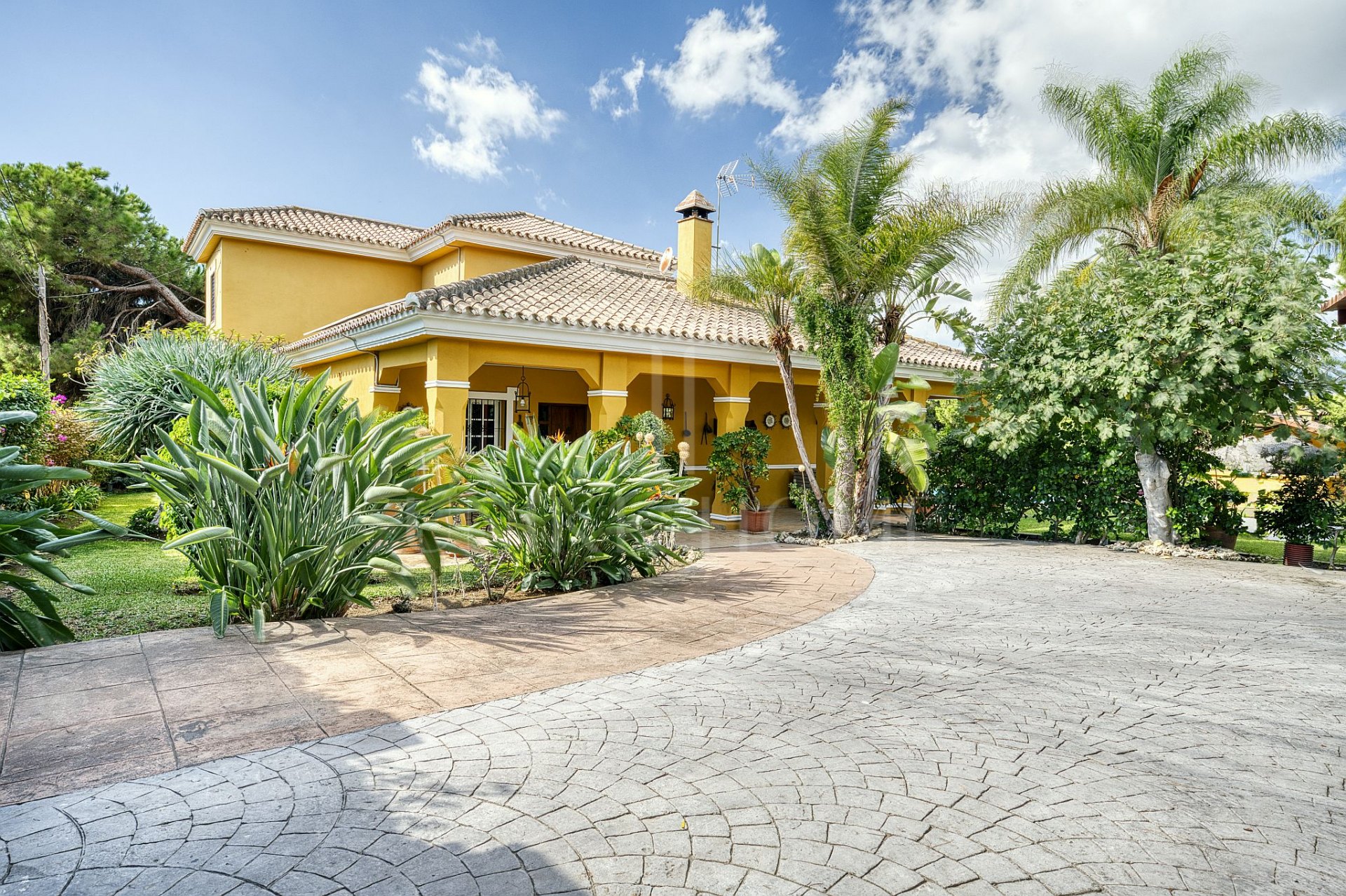 Independent Mediterranean-Style Villa Just 900 m from the Beach – Marbella East