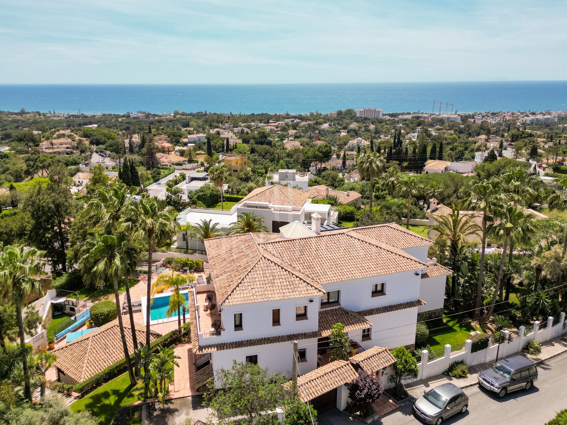 Villa for sale in El Rosario, Marbella East
