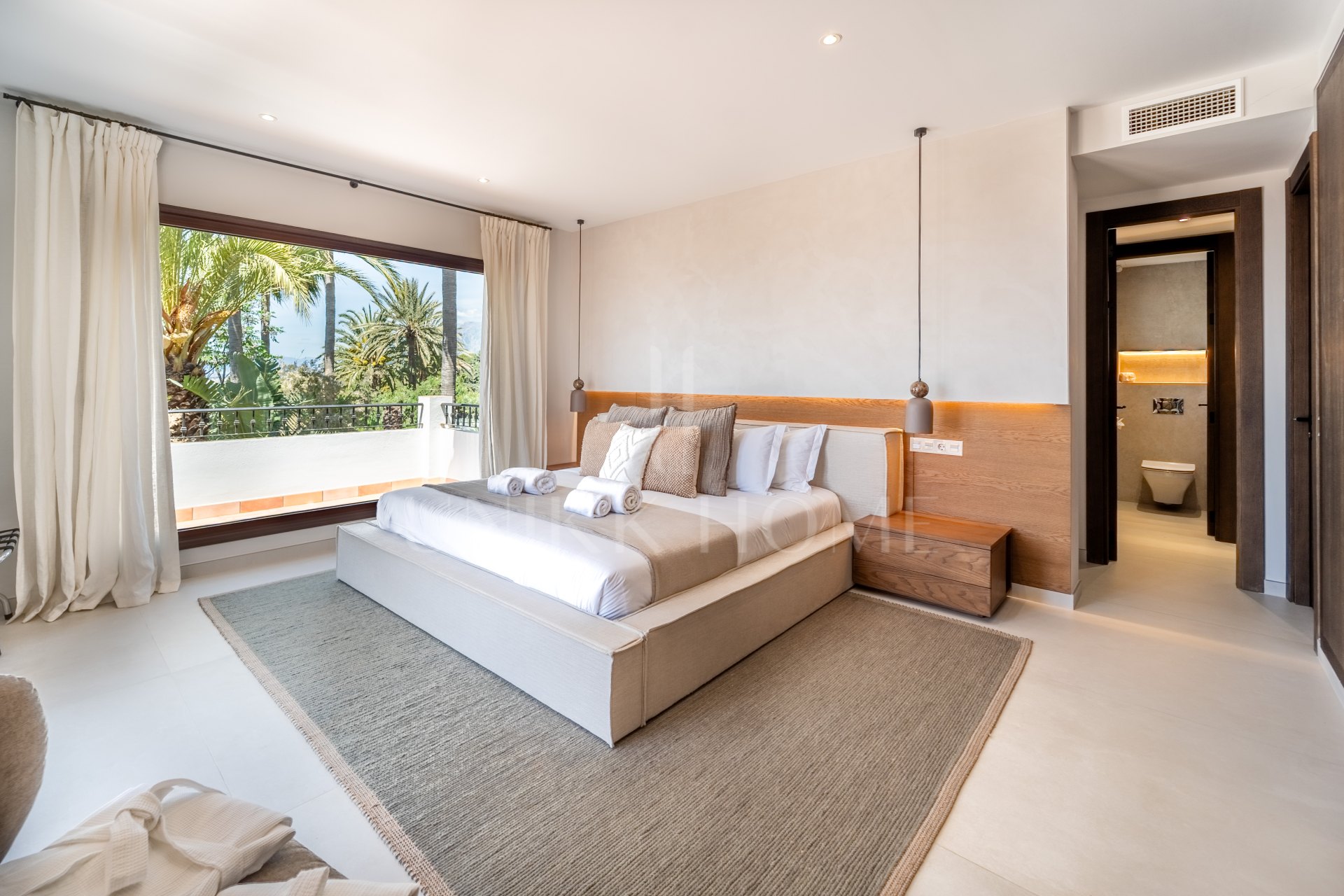 Villa en venta en El Rosario, Marbella Este