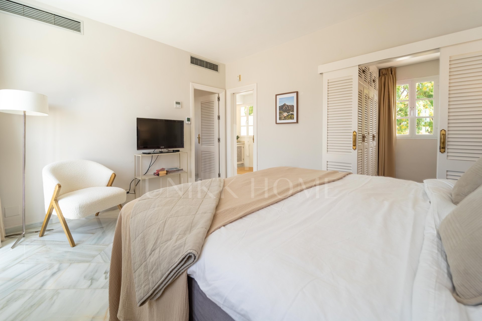 Villa en venta en Elviria, Marbella Este