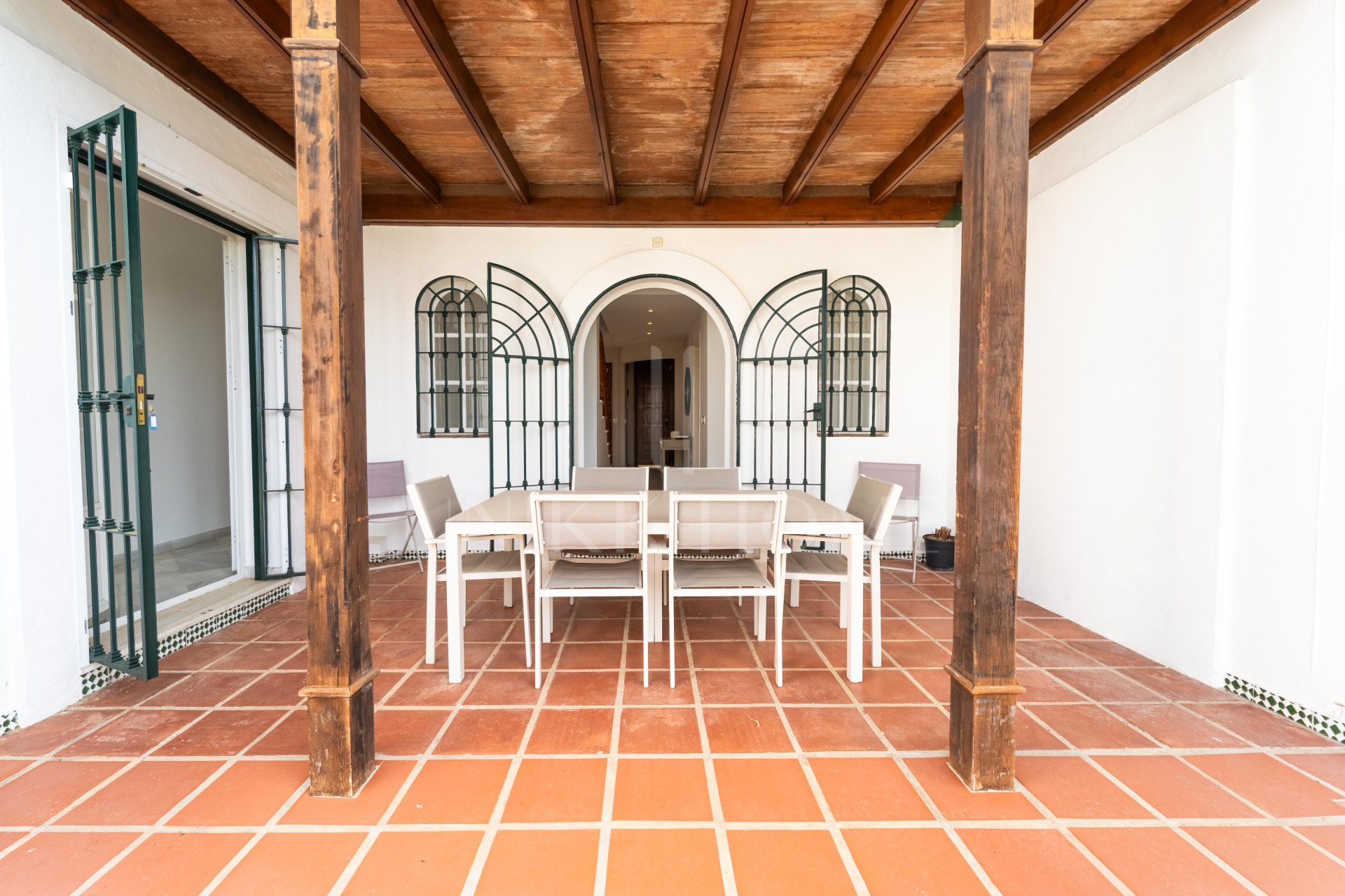 Villa en venta en Elviria, Marbella Este
