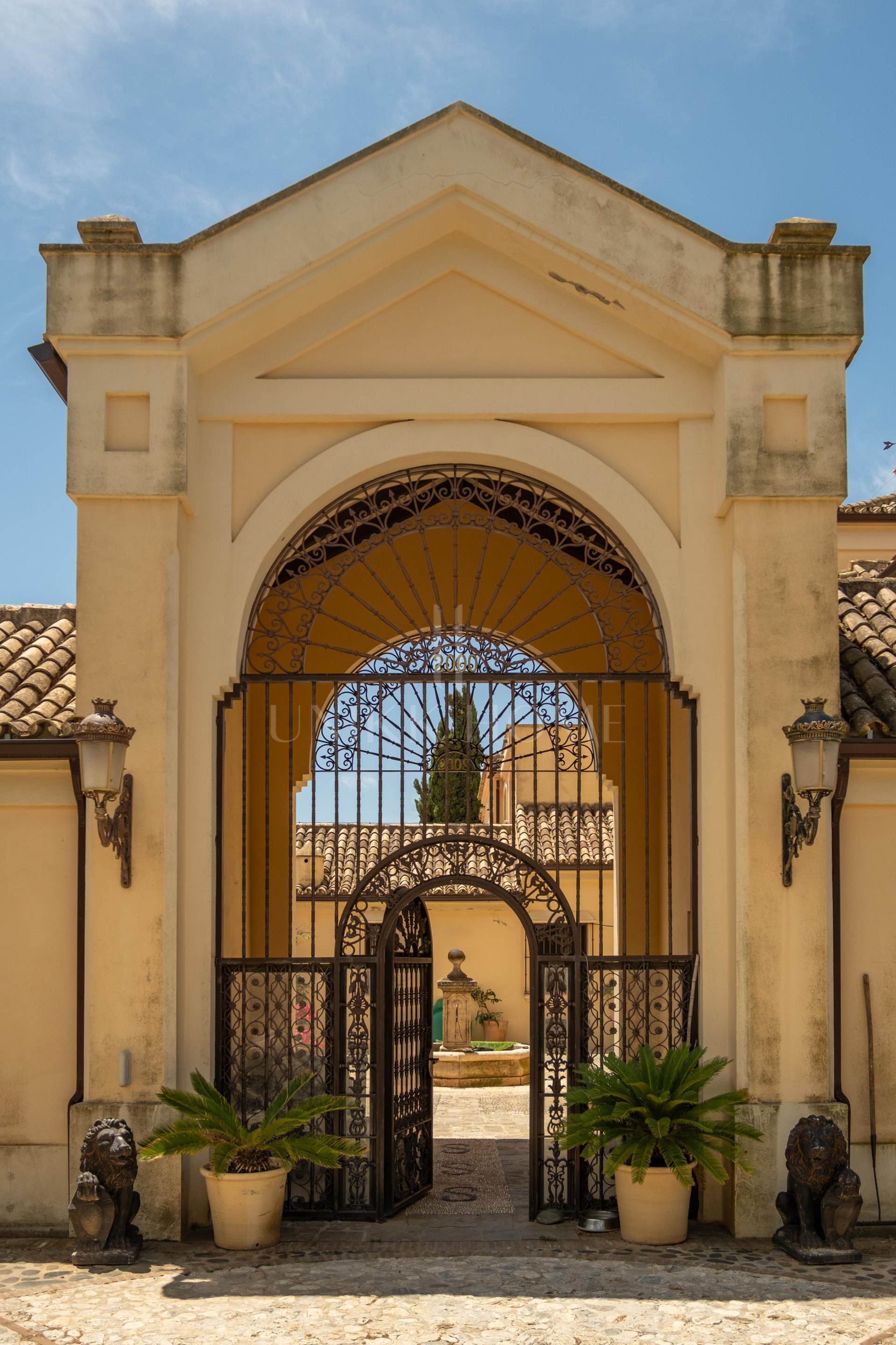 Villa en venta en La Mairena, Marbella Este