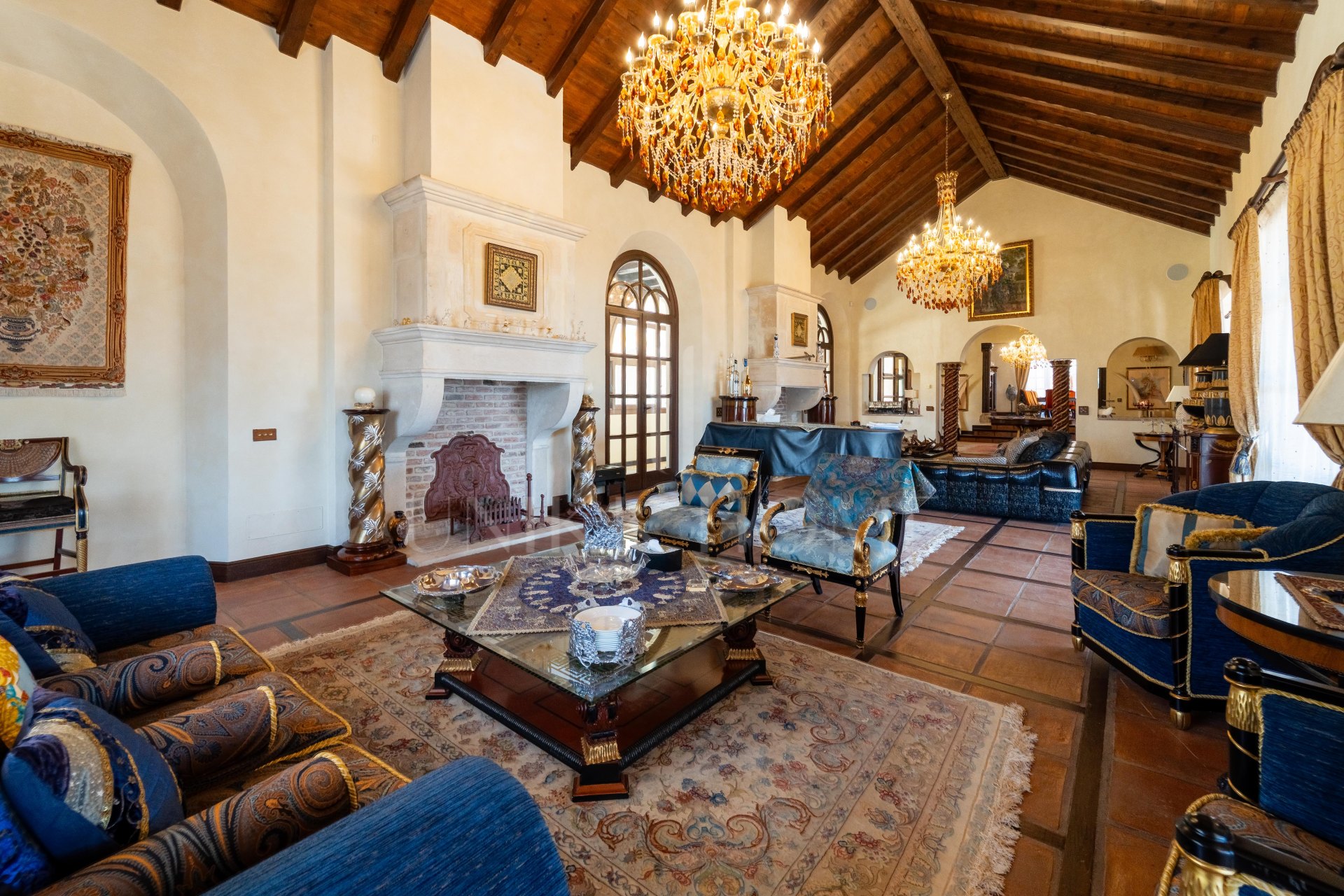 Villa en venta en La Mairena, Marbella Este