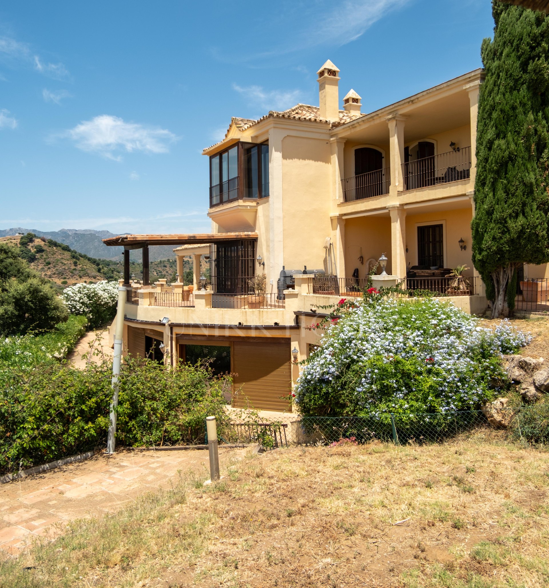 Villa en venta en La Mairena, Marbella Este