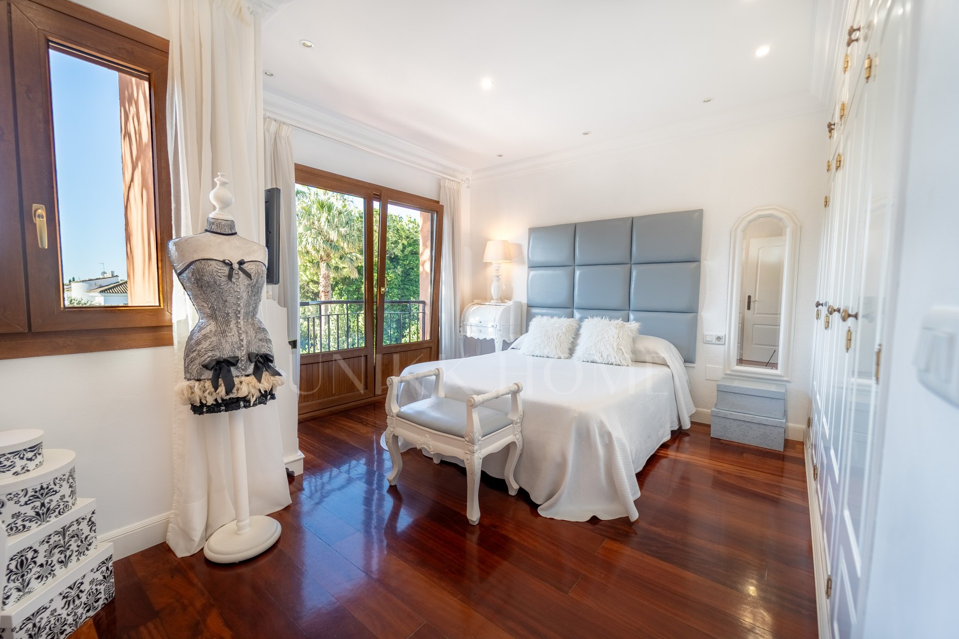 Villa mediterránea de lujo con jardin y pisicna pirvada en La Sierrezuela