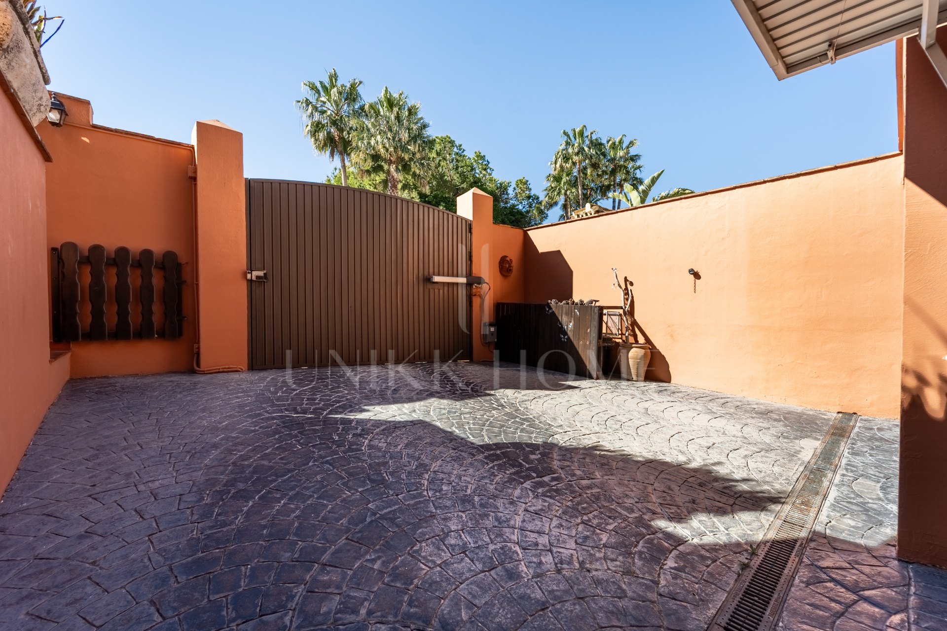 Villa mediterránea de lujo con jardin y pisicna pirvada en La Sierrezuela
